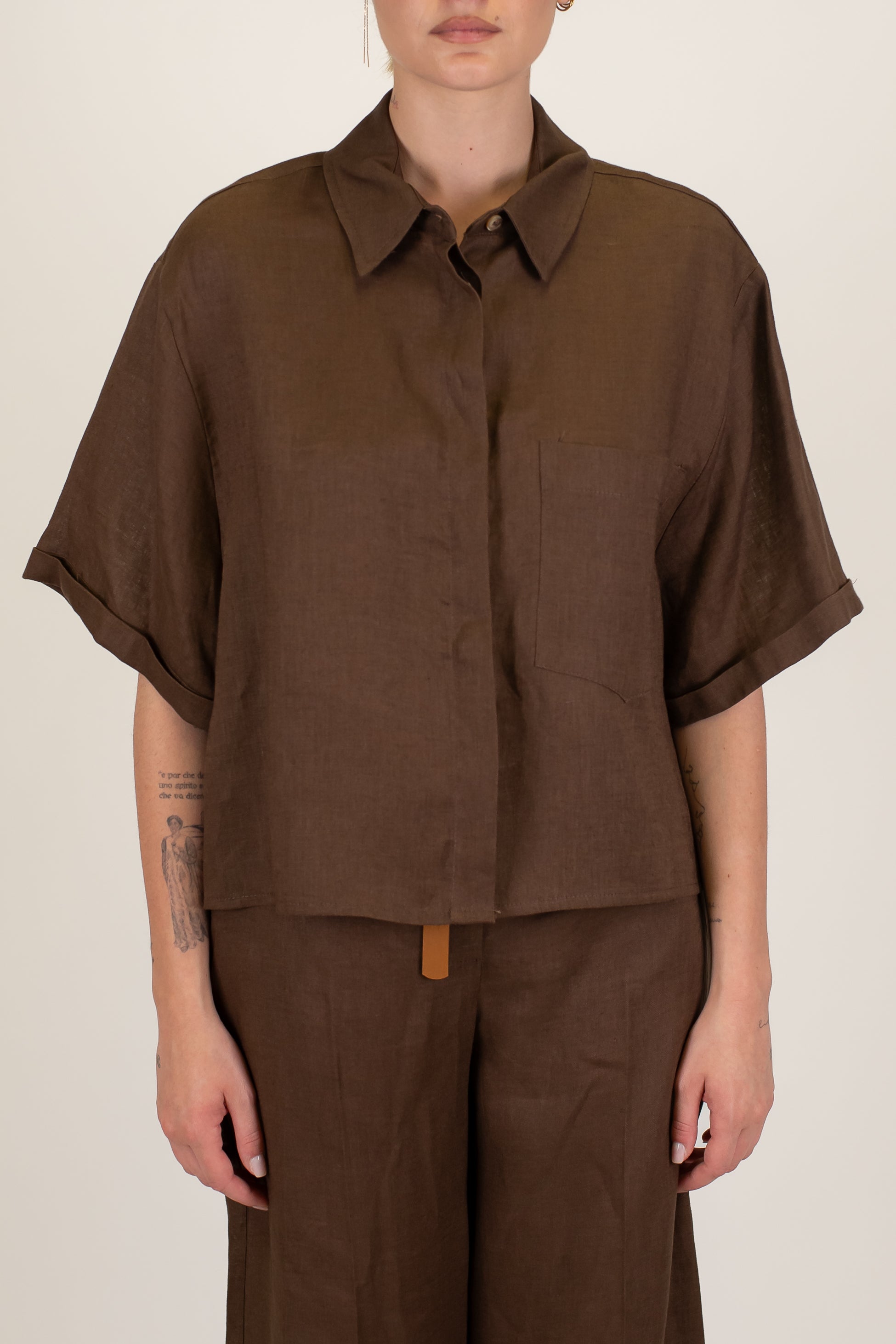 Tensione in - Camicia over merzzamanica in puro lino con tascone