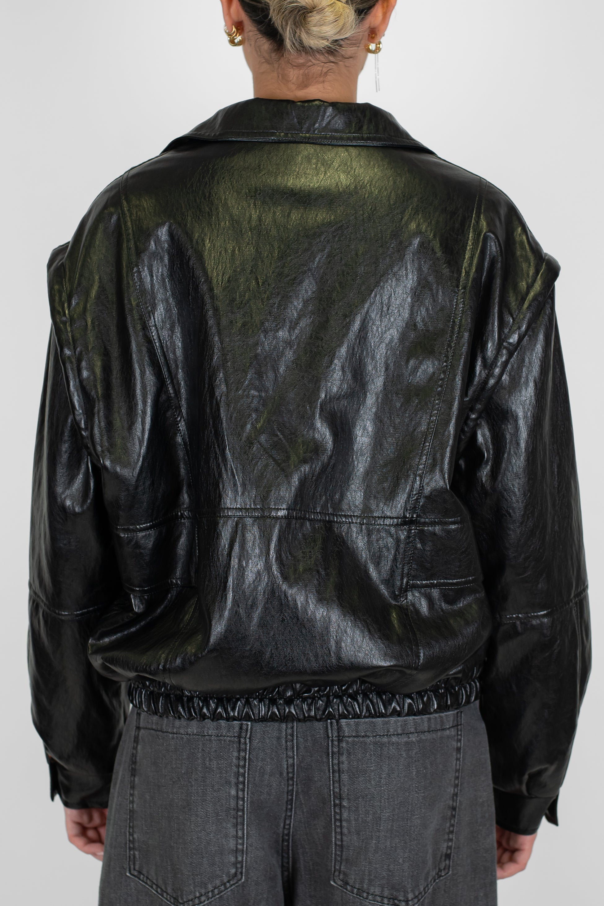 Tensione in - Giubbotto doppiopetto in ecopelle con tasconi ed elastico sul fondo