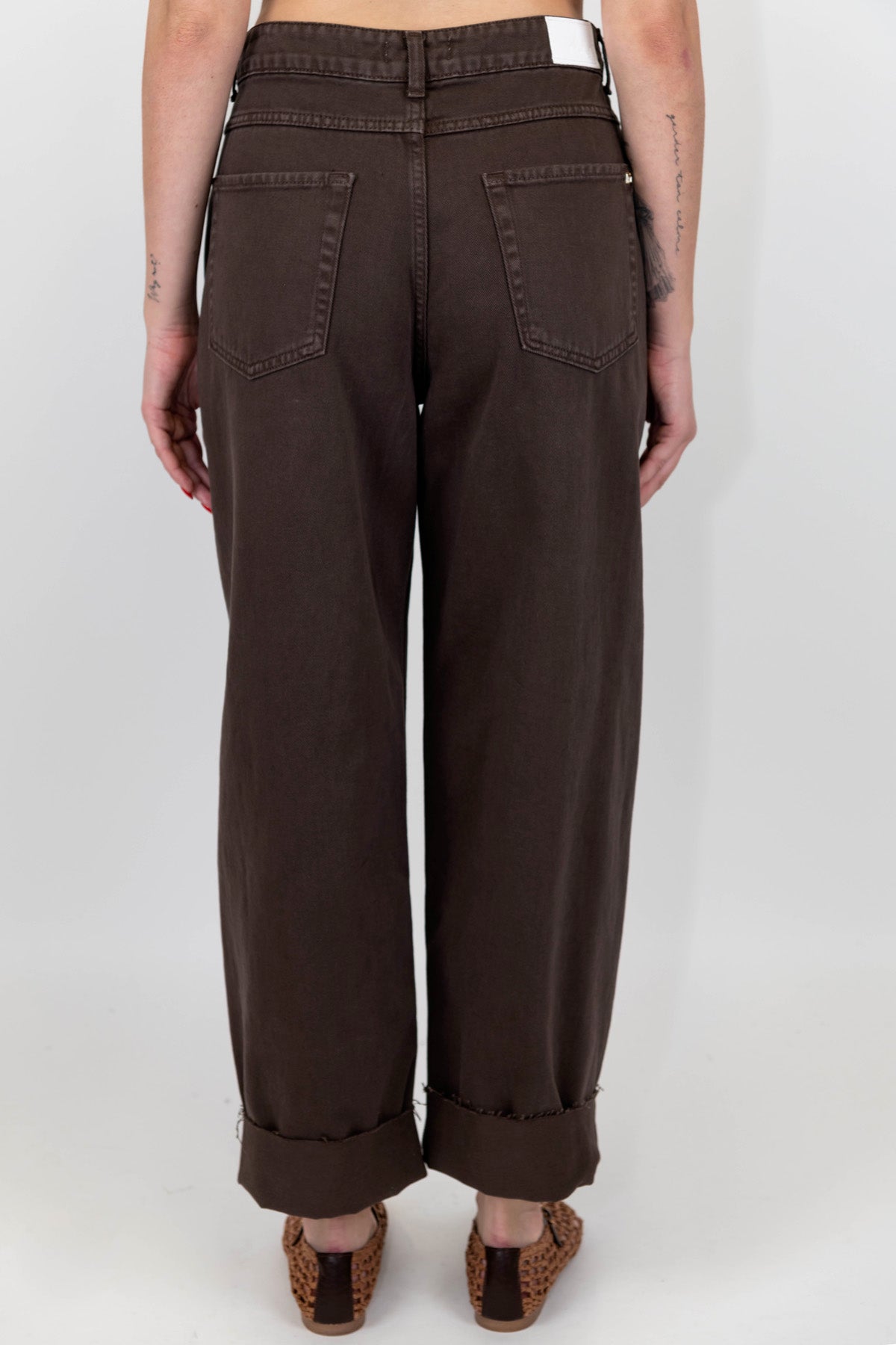 Motel - Pantalone regular in denim colorato con risvolto sul fondo