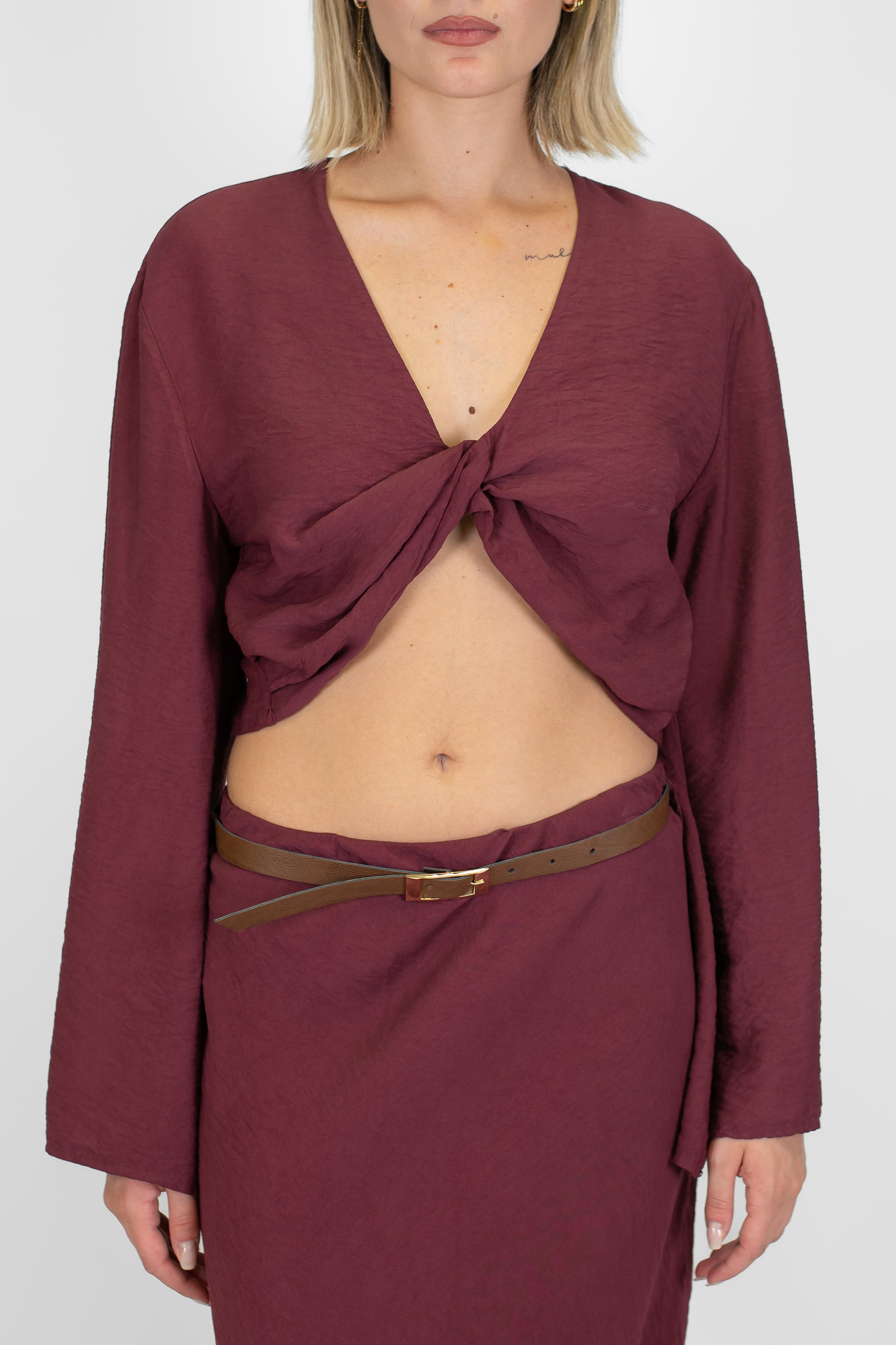 Haveone - Blusa crop in viscosa leggera annodata al centro