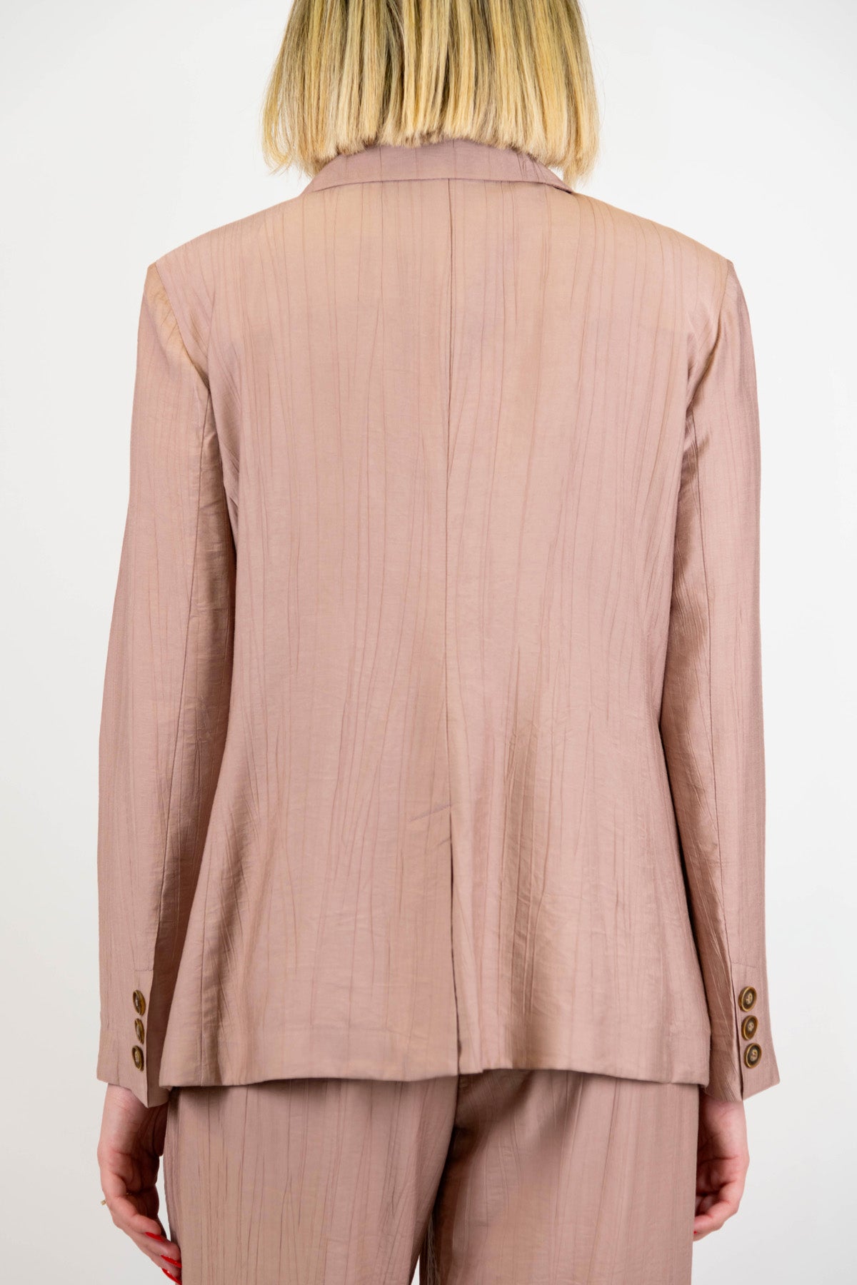 Tensione in - Tailleur in viscosa leggera con giacca monopetto e pantalone palazzo con elastico sul retro