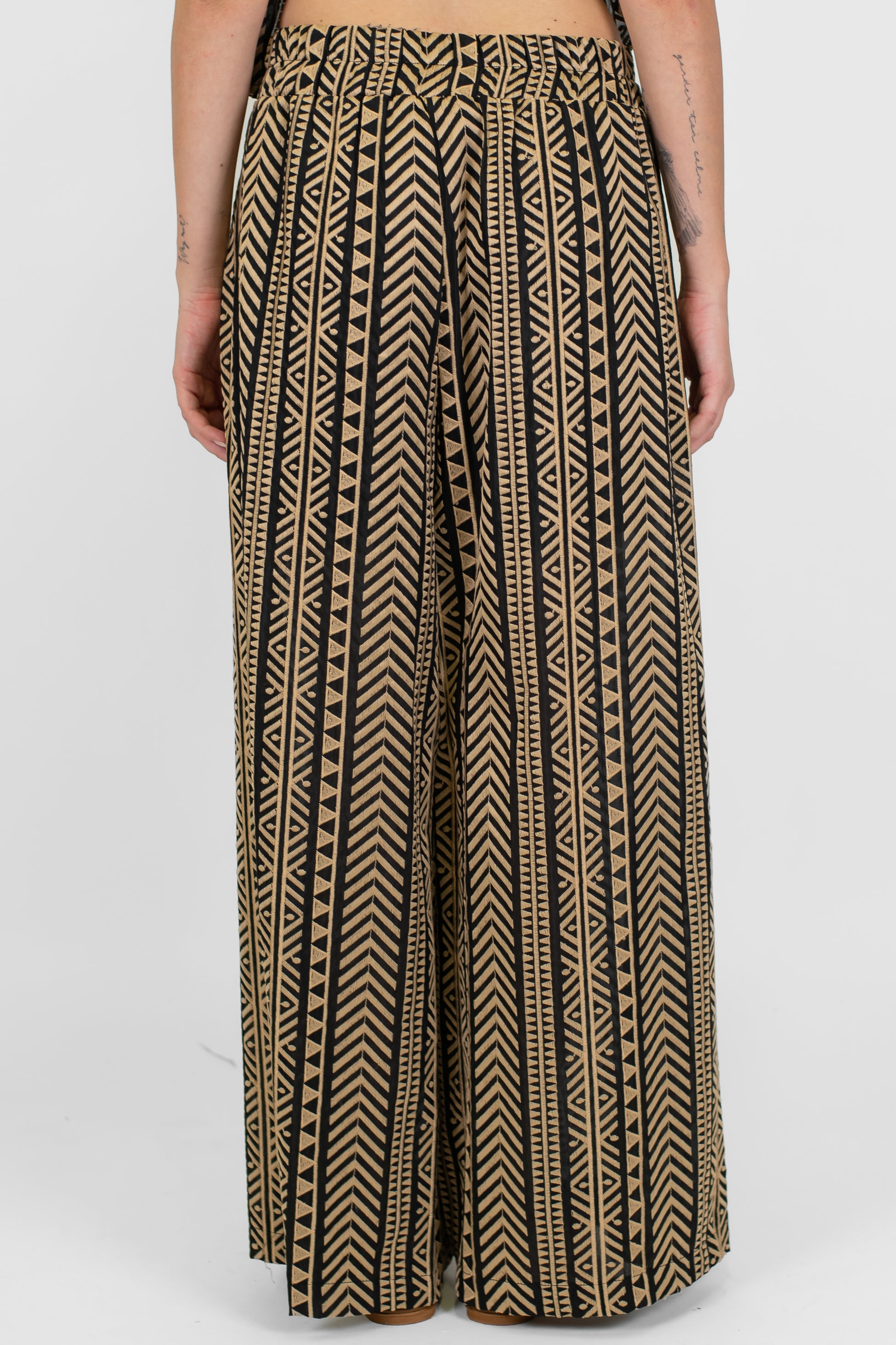 Tensione in - Pantalone palazzo fantasia zig zag in mussola di cotone e seta con elastico in vita