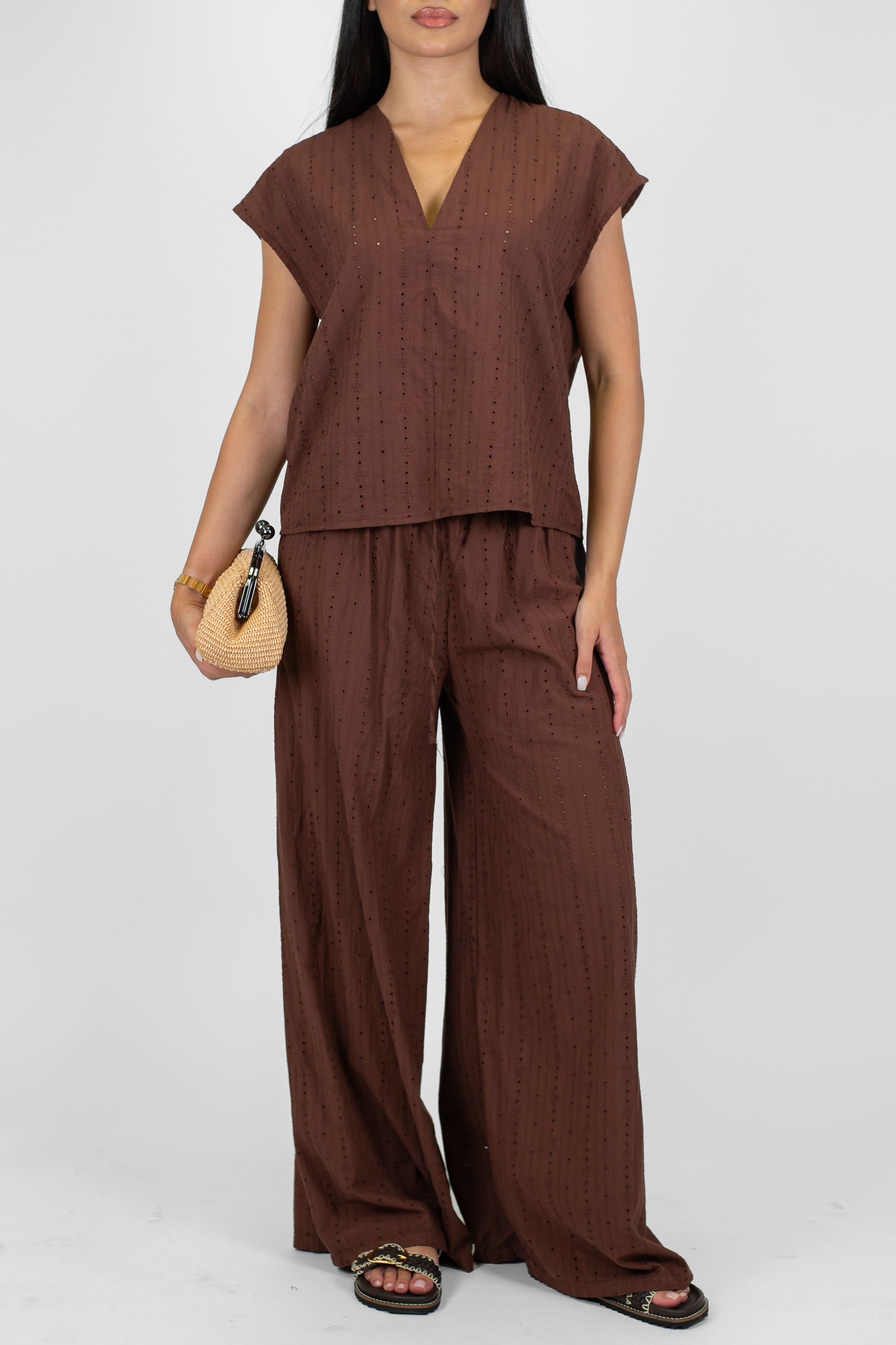 Haveone - Coordinato in pizzo sangallo con t-shirt scollo a V e pantalone palazzo con coulisse
