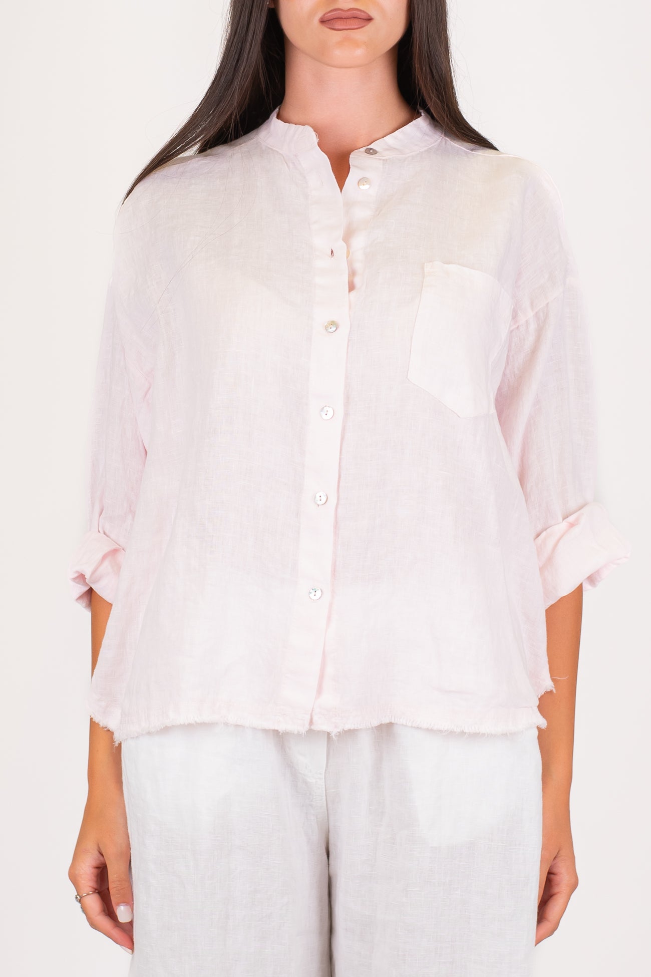 Tensione in - Camicia in puro lino con collo coreano e taschino