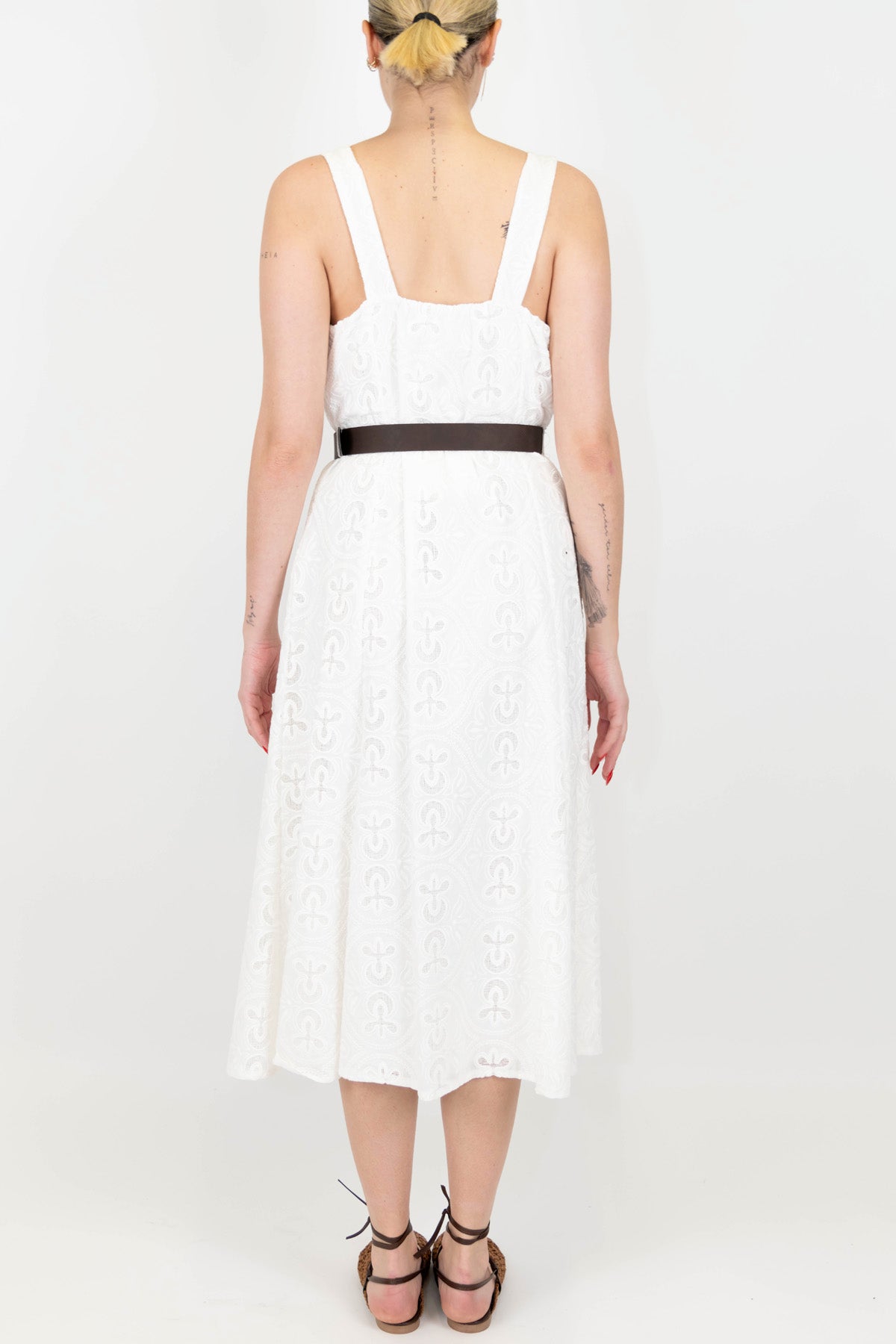 Tensione in - Abito lungo giromaniche fantasia floreale ricamata