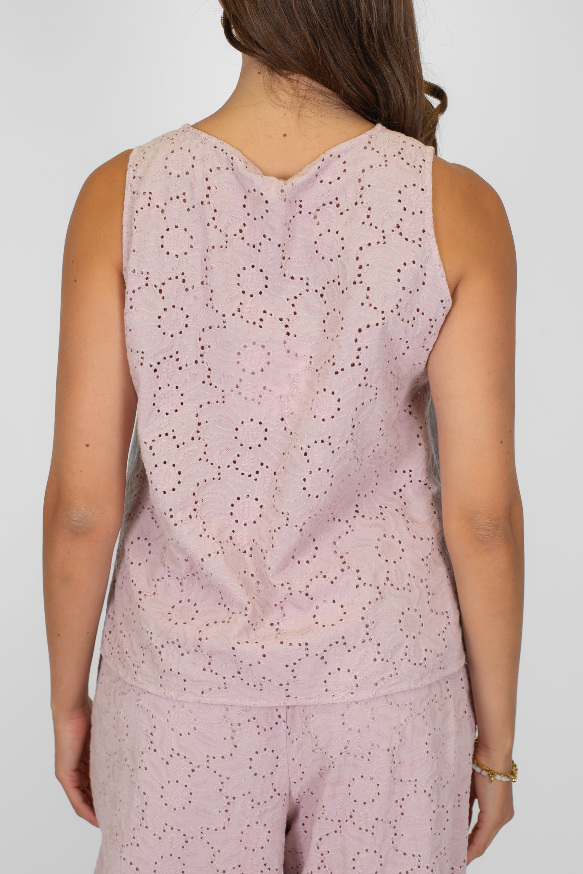 Tensione in - Canotta in pizzo sangallo