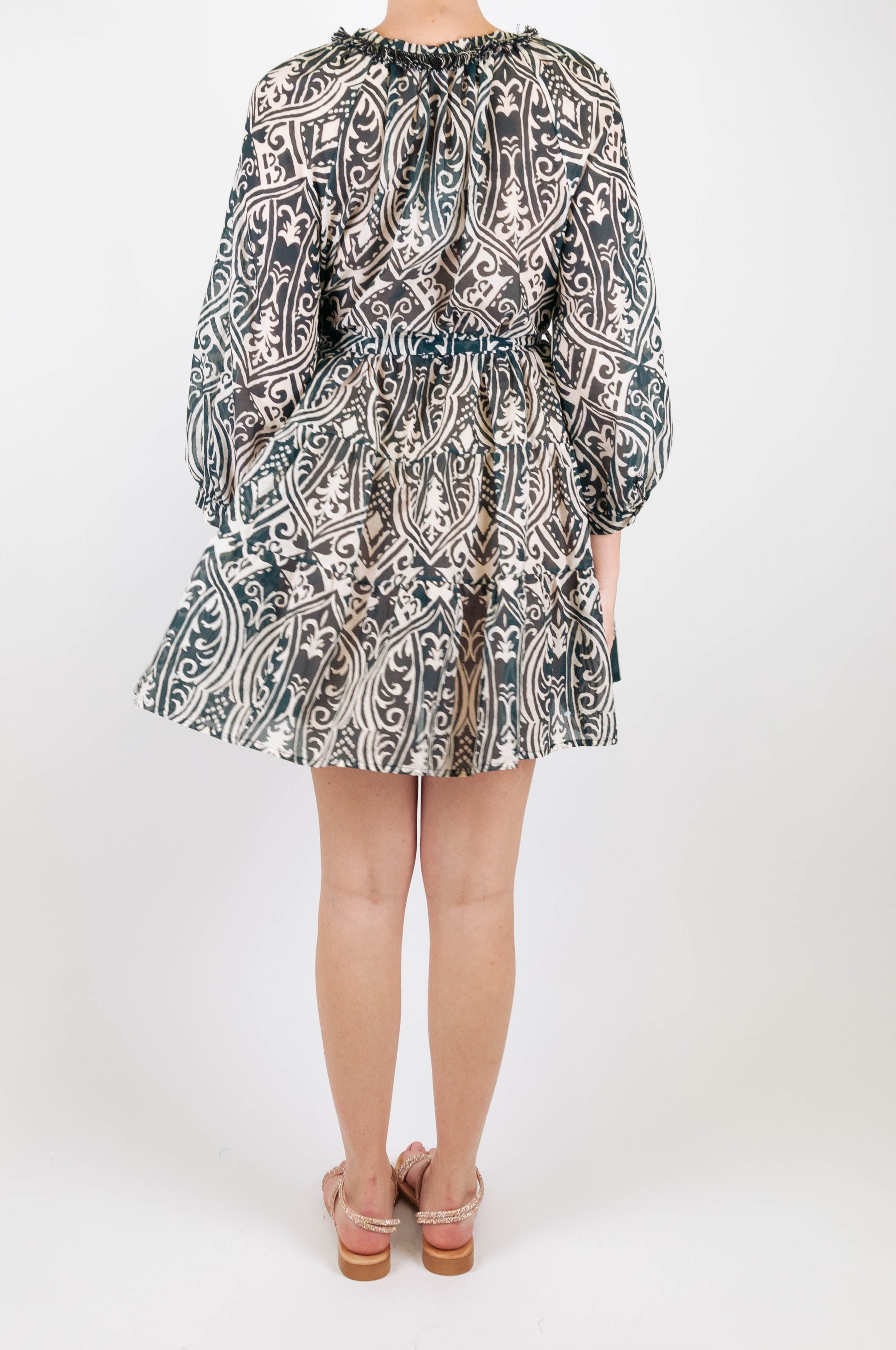 Motel - Abito corto fantasia etnica in mussola di cotone con profilo nappine e laccio al collo