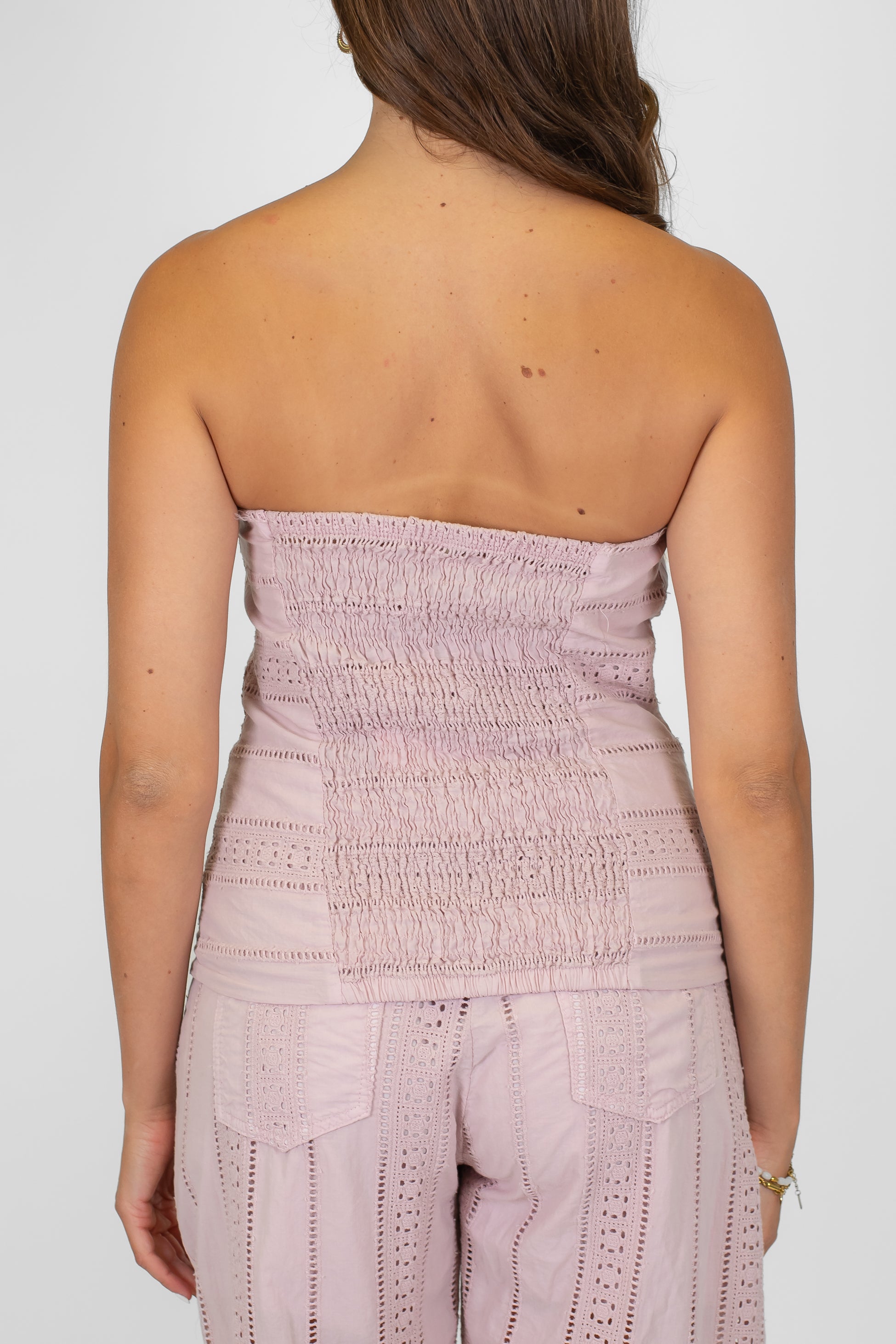 Tensione in - Top a fascia con ricami in pizzo sangallo