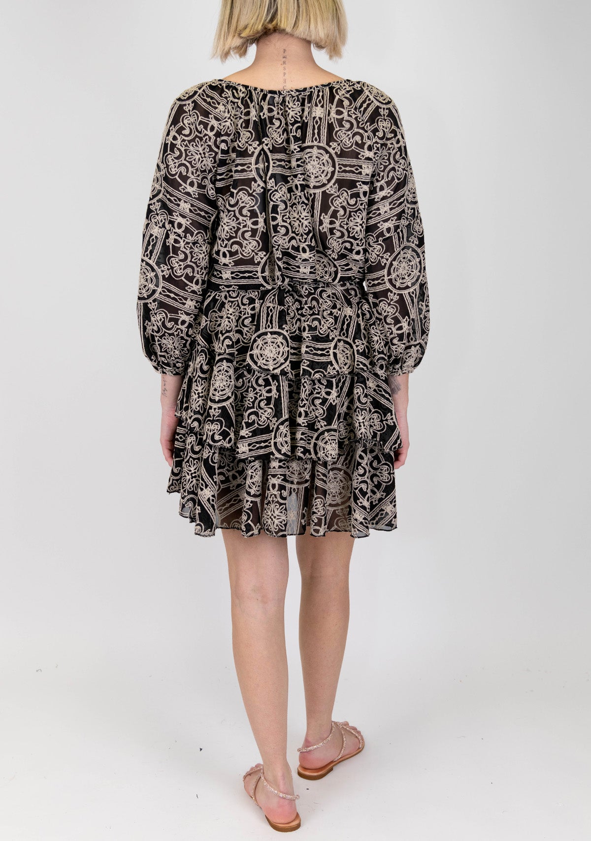 Motel - Abito corto con ricami in crochet e manica tre quarti