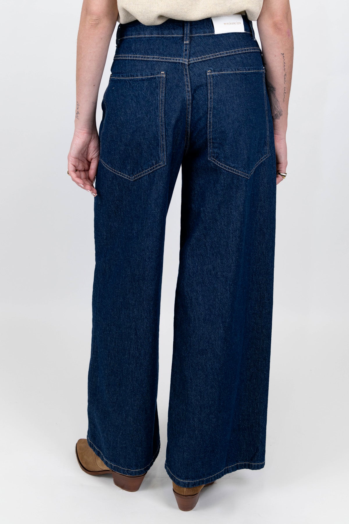 Tensione in - Jeans palazzo modello Giusi lavaggio scuro