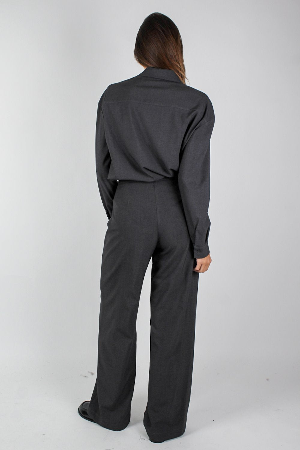 Tensione in - Coordinato tinta unita con camicia e pantalone palazzo