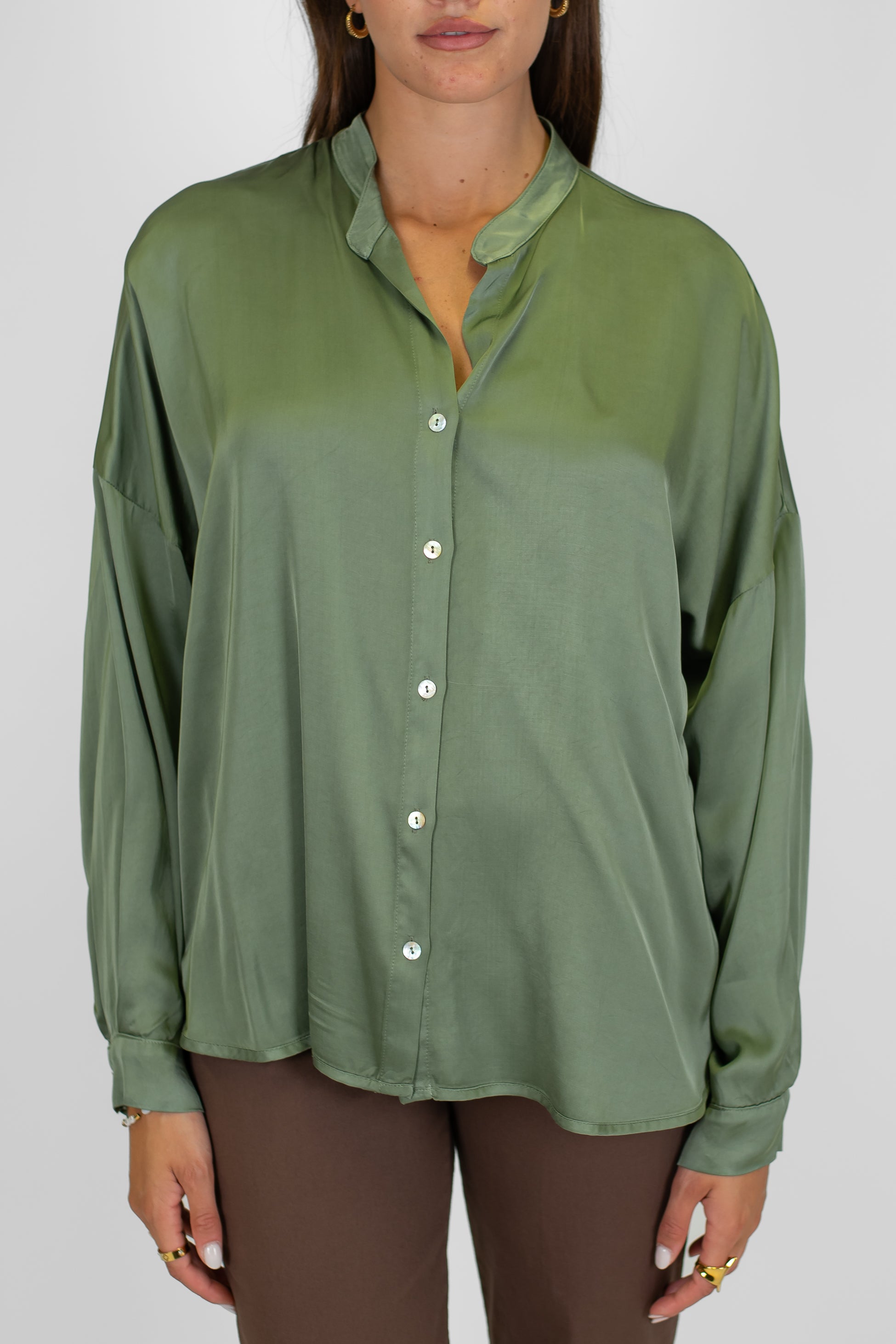 Motel - Camicia tinta unita in viscosa con collo coreano