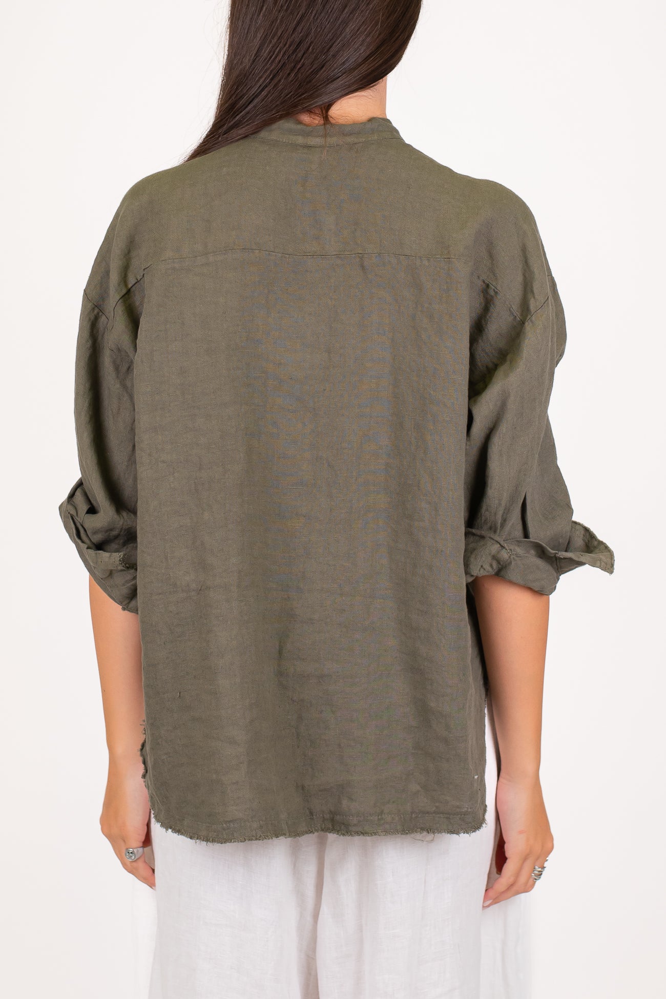 Tensione in - Camicia in puro lino con collo coreano e taschino