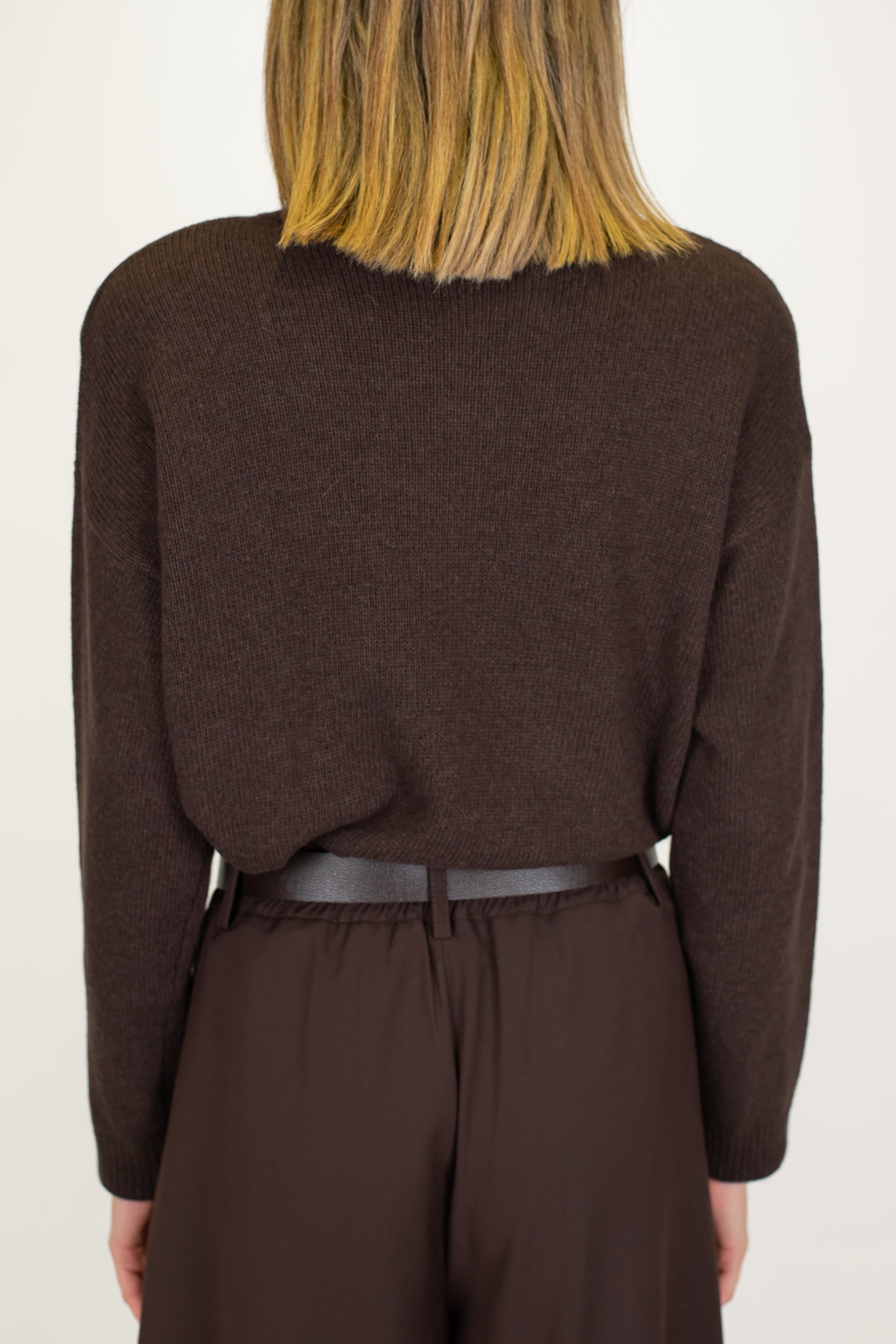 Motel - Dolcevita in misto lana con spalline e spilla gioiello