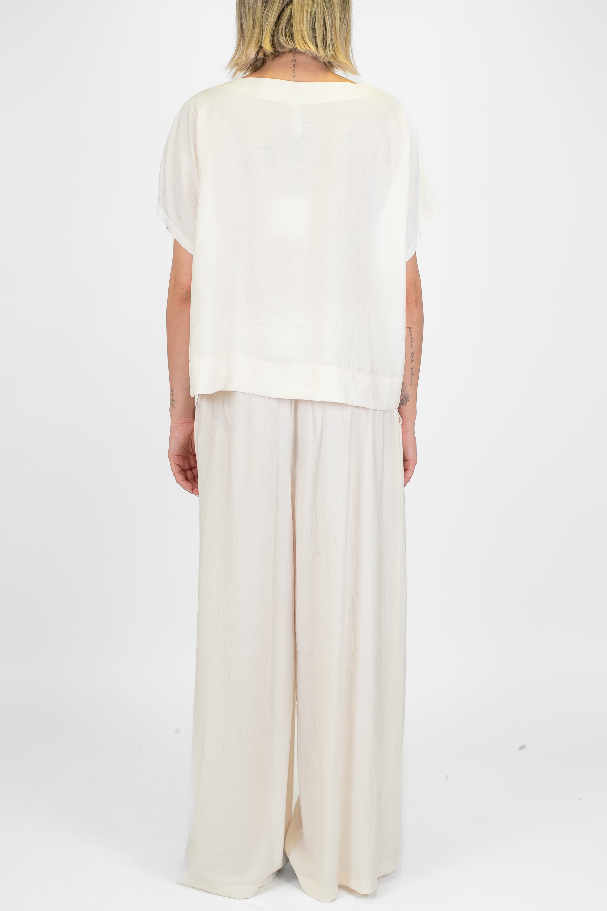 Tensione in - Coordinato t-shirt e pantalone palazzo con coulisse in viscosa leggera