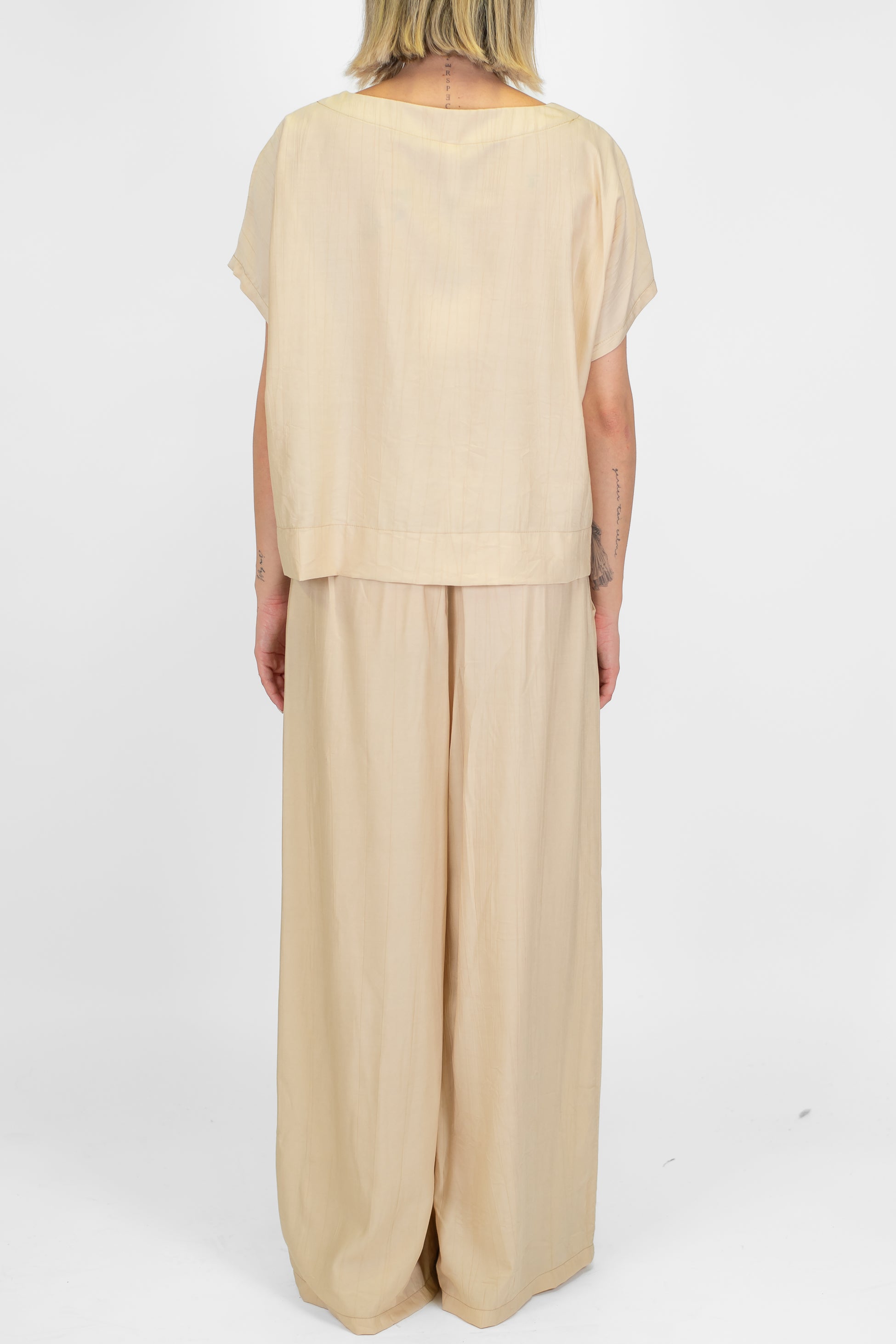 Tensione in - Coordinato t-shirt e pantalone palazzo con coulisse in viscosa leggera