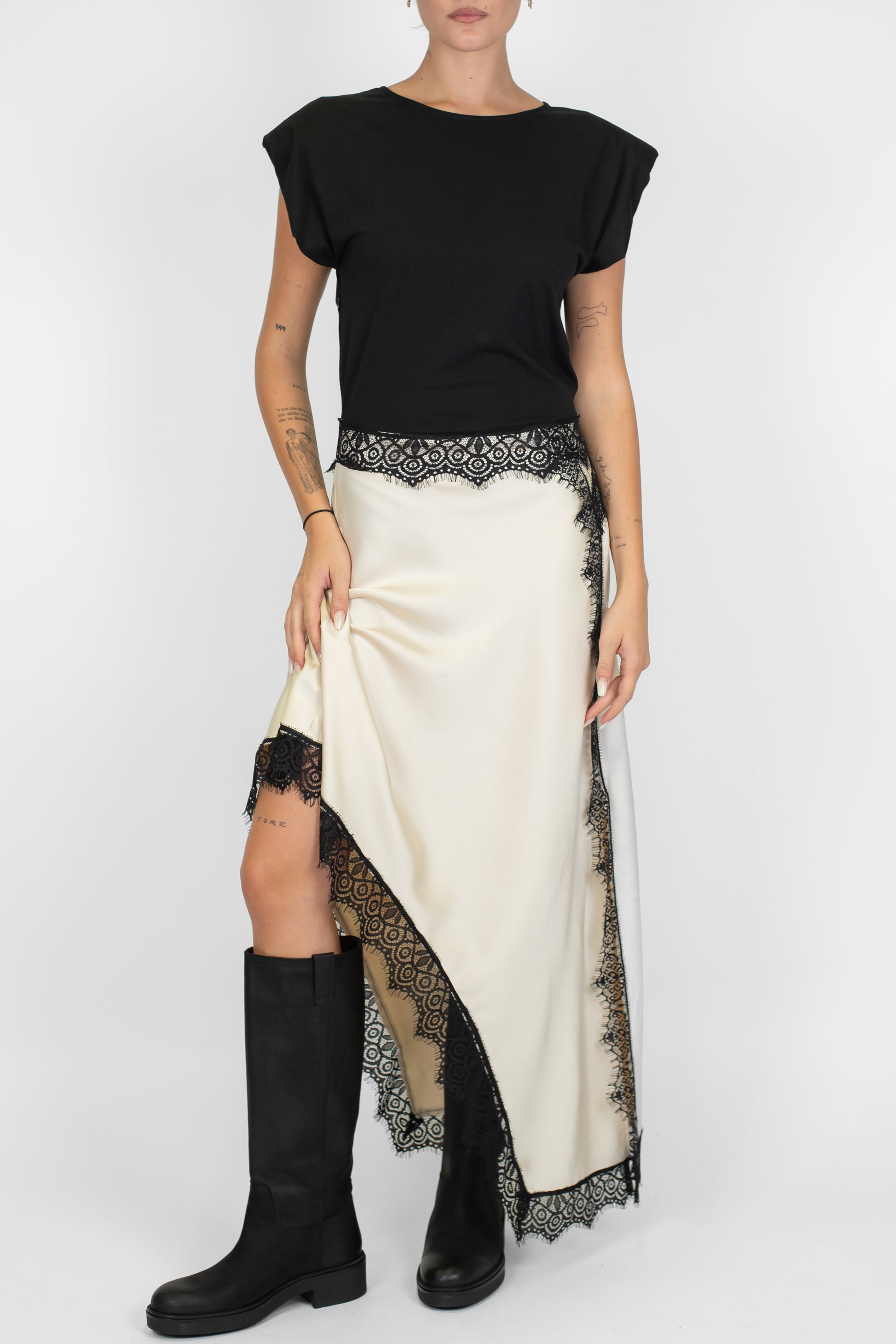 Motel - Abito lungo mezzamanica con spalline e gonna asimmetrica con orli in pizzo