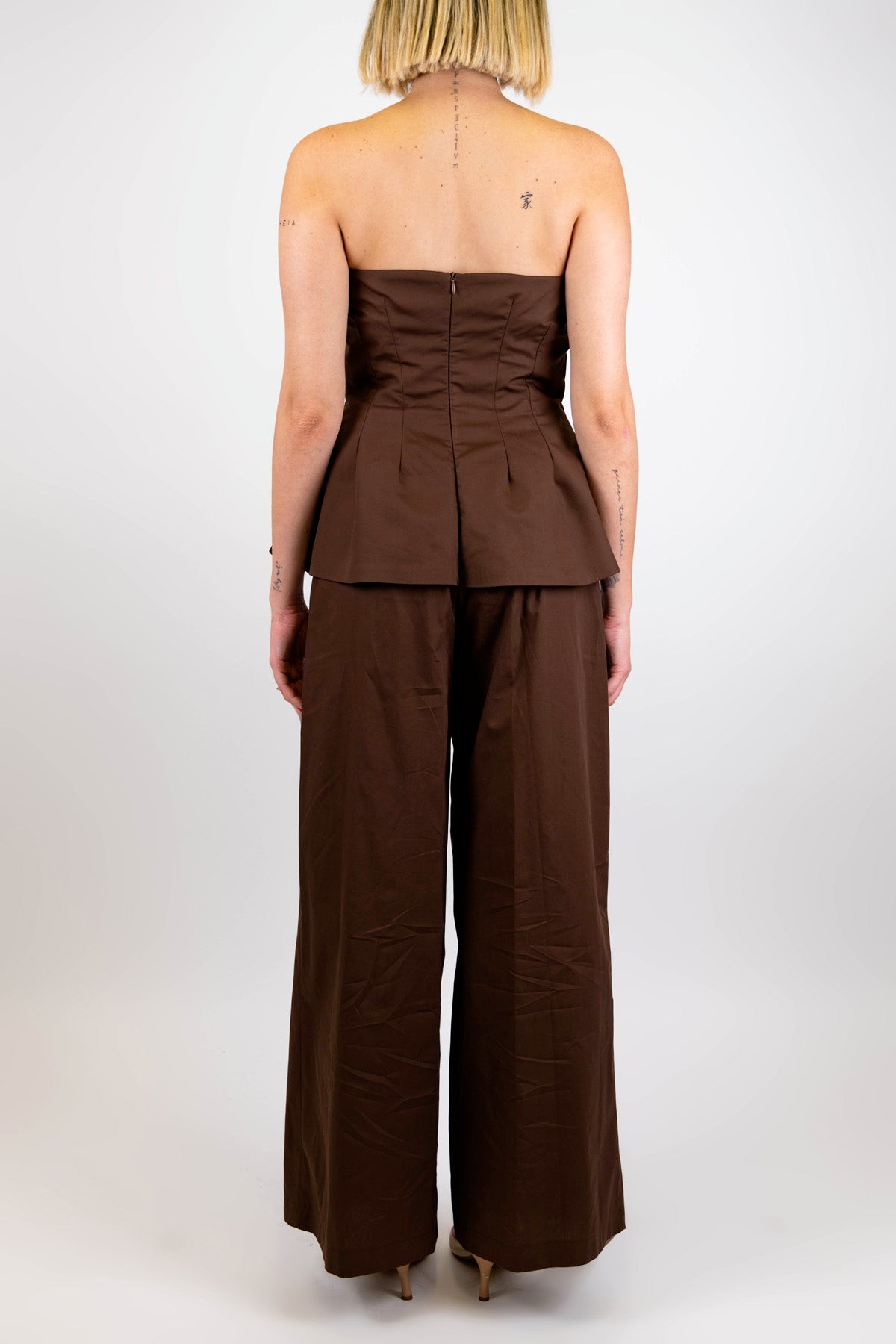 Tensione in - Tuta a fascia con pantalone palazzo in cotone