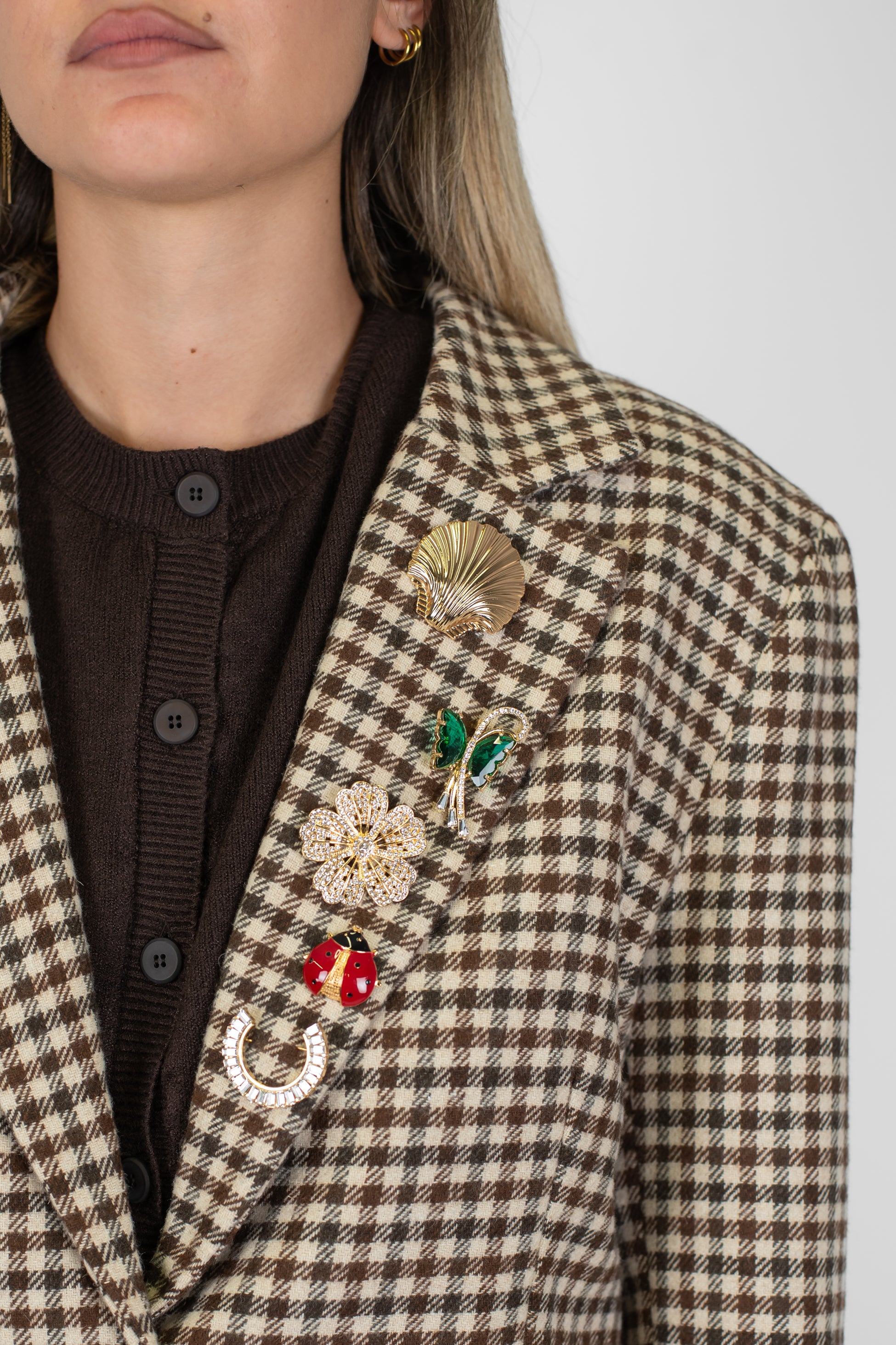 Tensione in - Giacca monopetto fantasia quadretti con spille