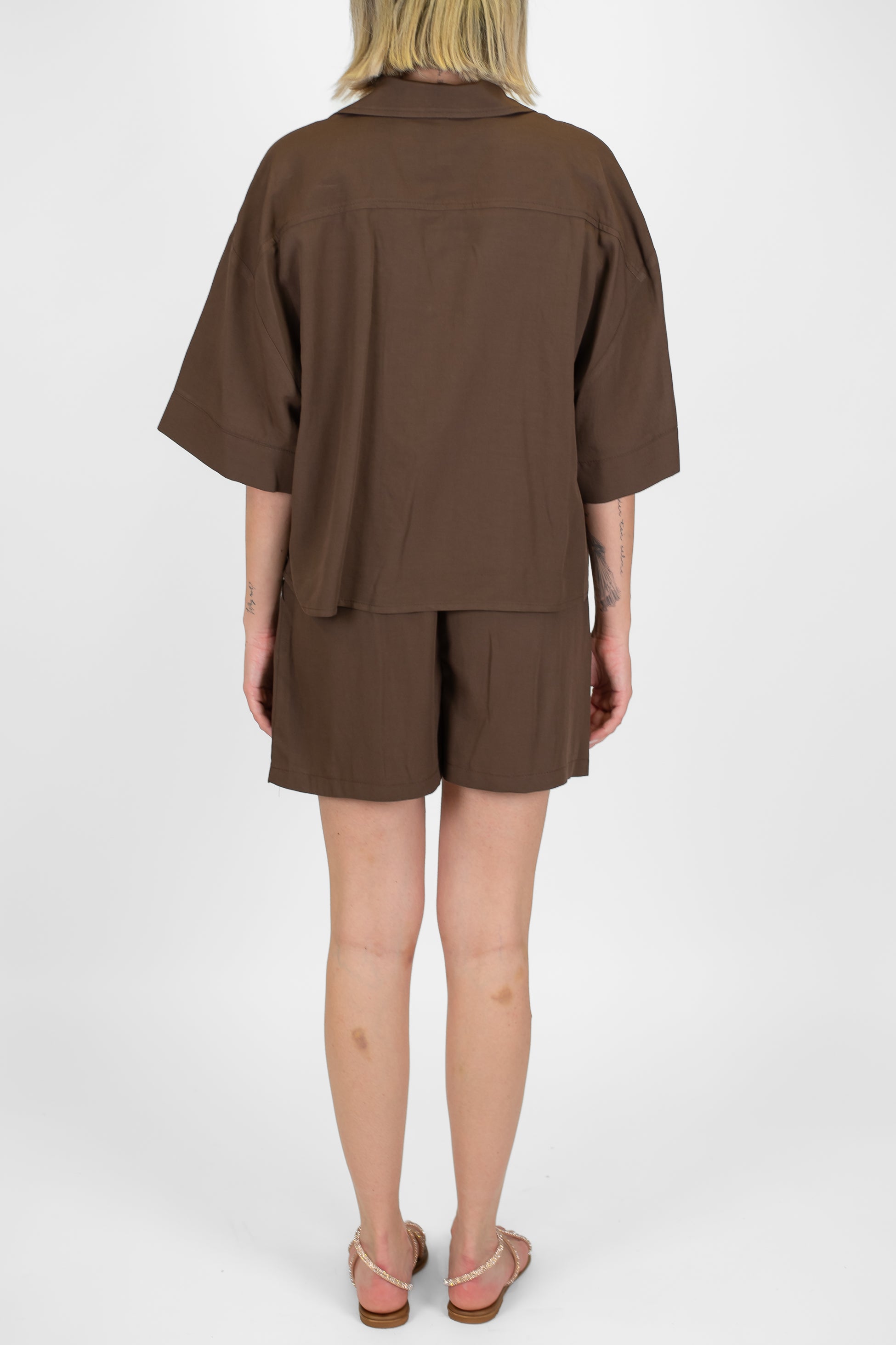 Tensione in - Coordinato in misto lino camicia over mezzamanica e shorts con elastico in vita