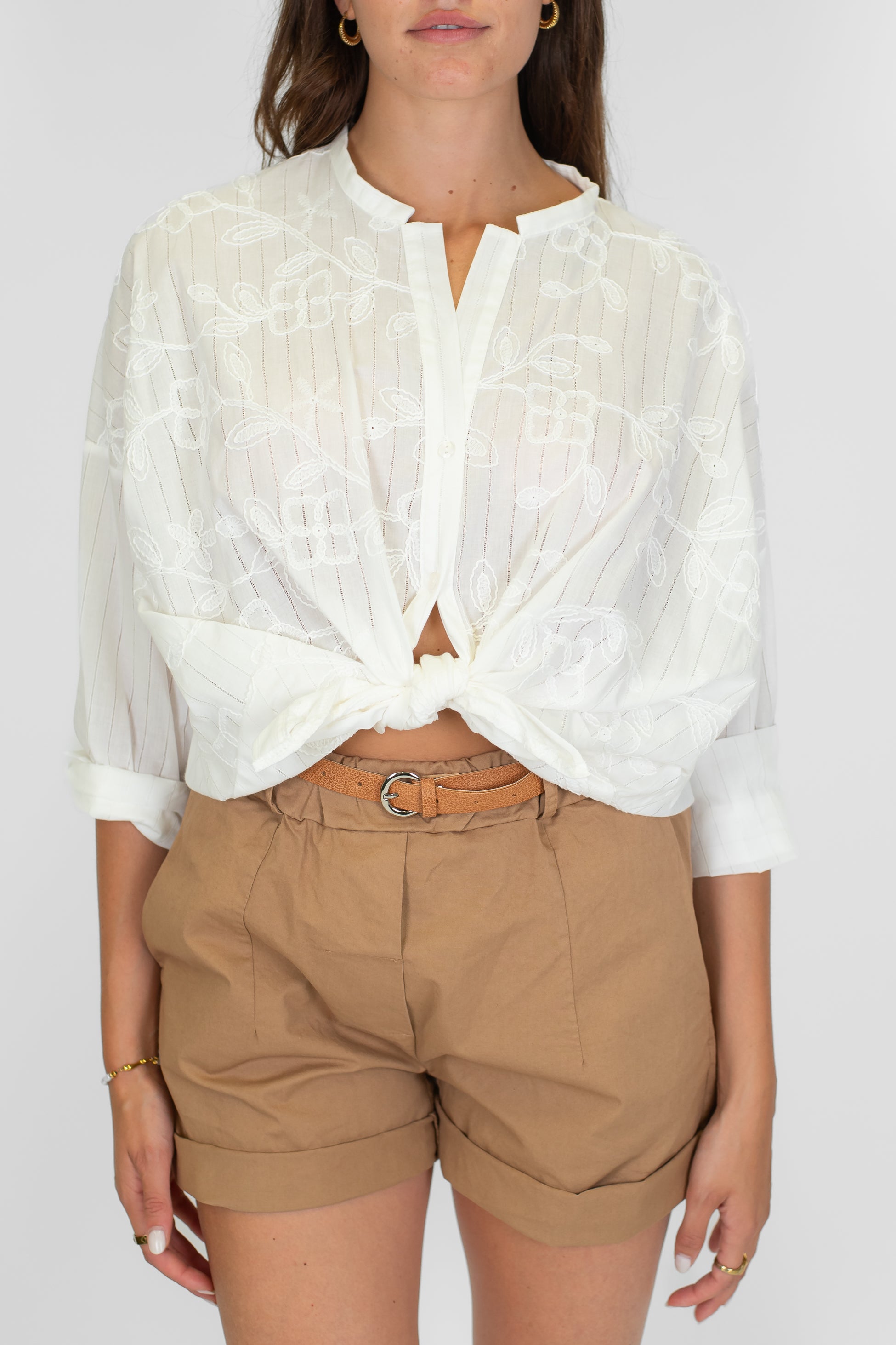 Motel - Camicia in mussola di cotone doppia fantasia righe-fiori ricamata con collo coreano