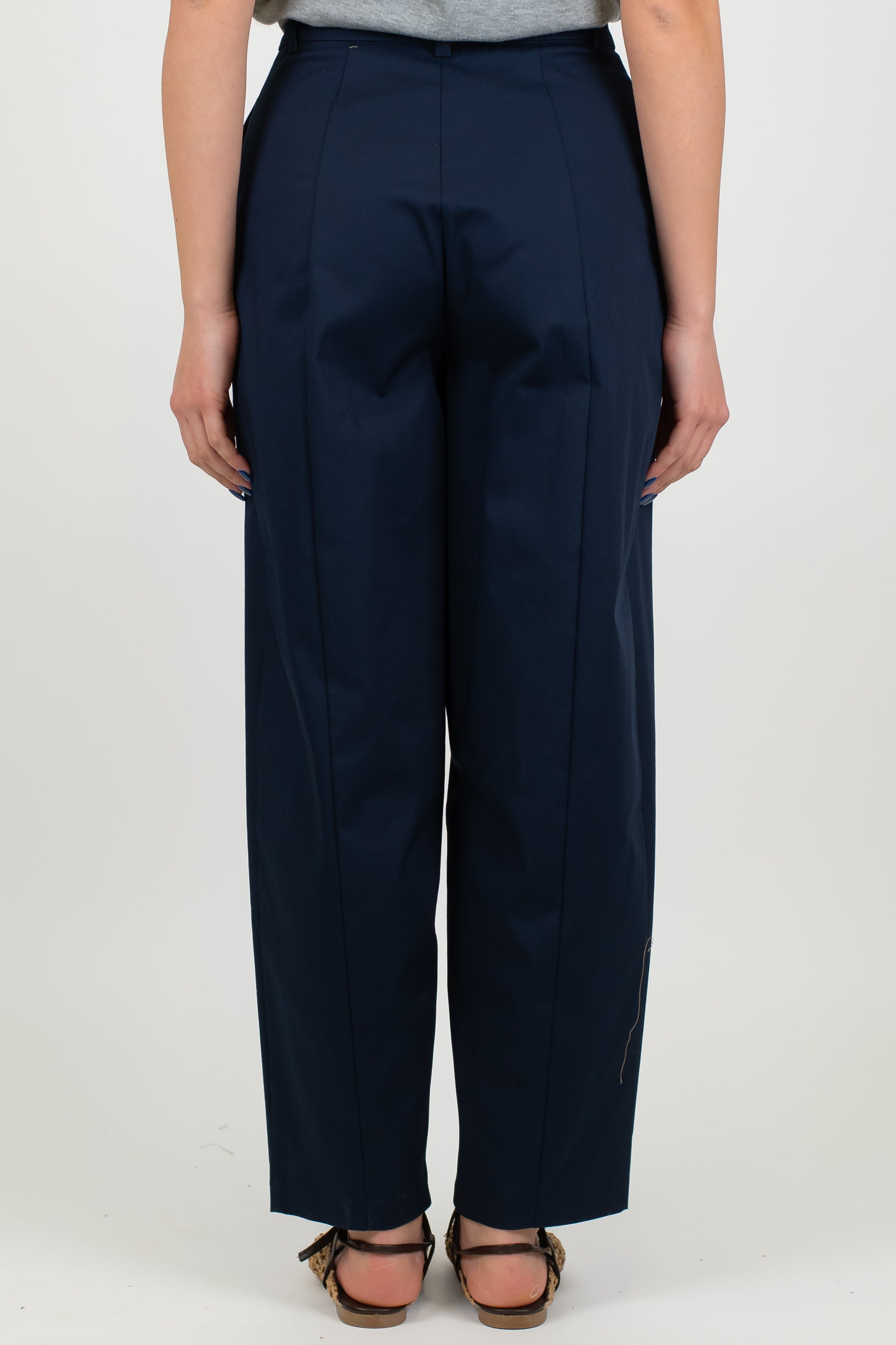 Tensione in - Pantalone carrot in cotone tinta unita