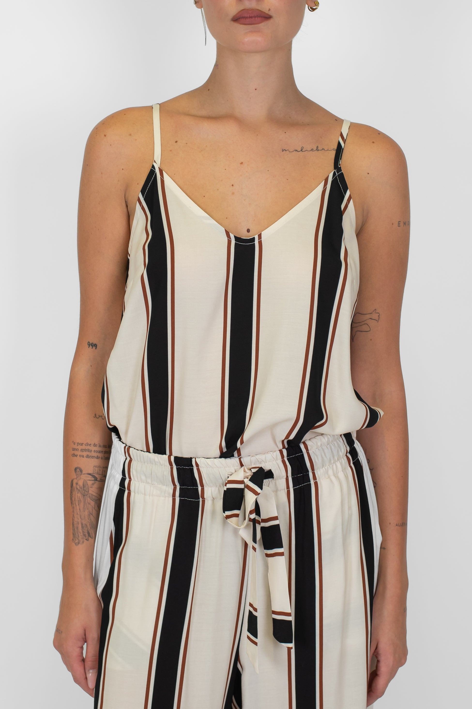 Tensione in- Top con bretelline fantasia astratta in viscosa