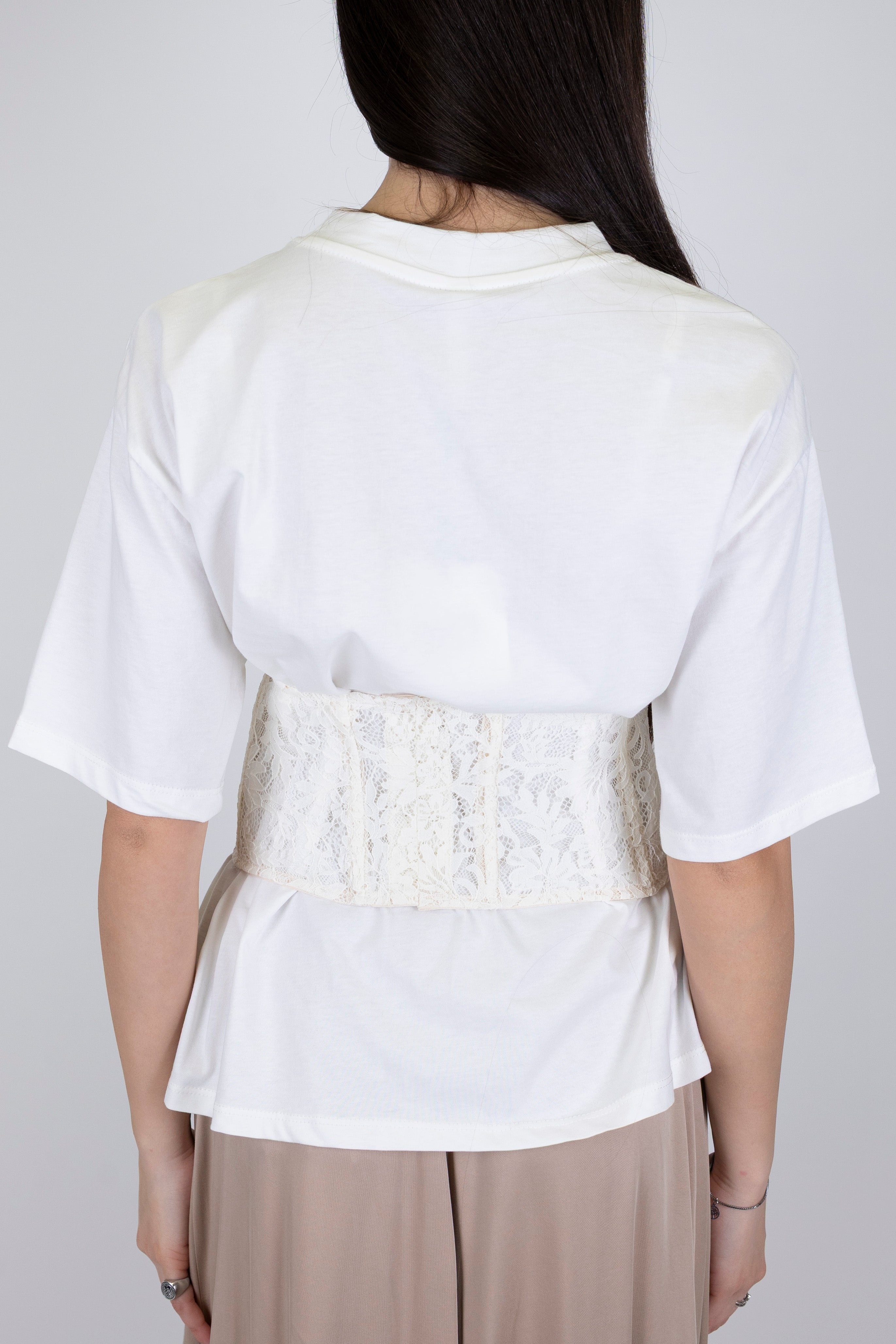 Tensione in - T-shirt over con corsetto in pizzo
