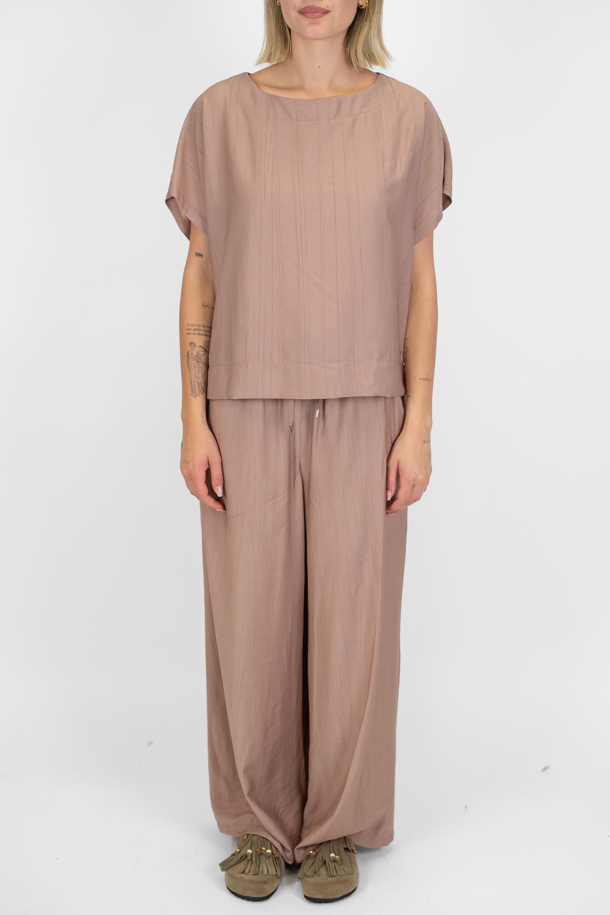 Tensione in - Coordinato t-shirt e pantalone palazzo con coulisse in viscosa leggera