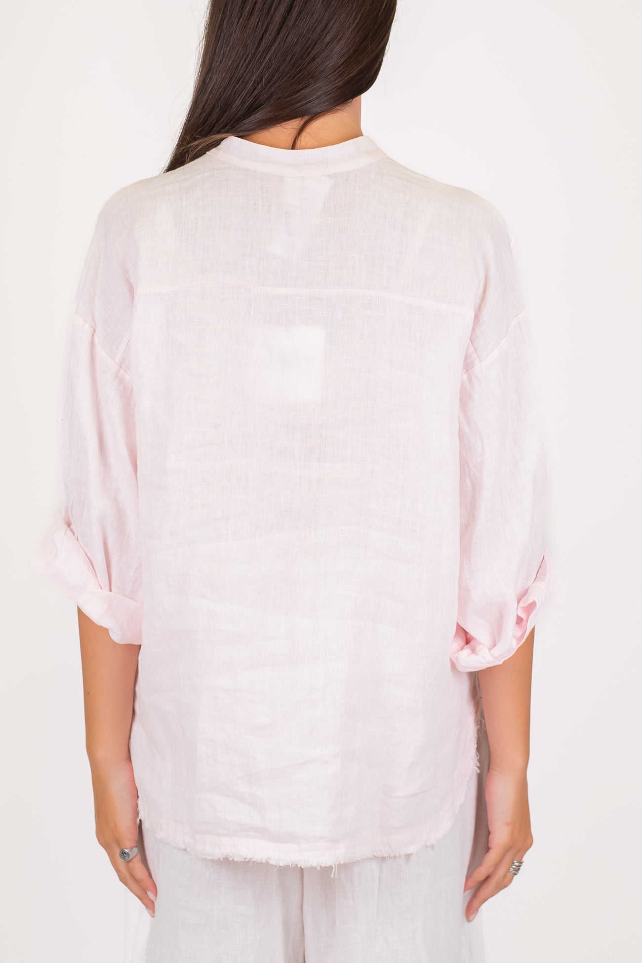 Tensione in - Camicia in puro lino con collo coreano e taschino