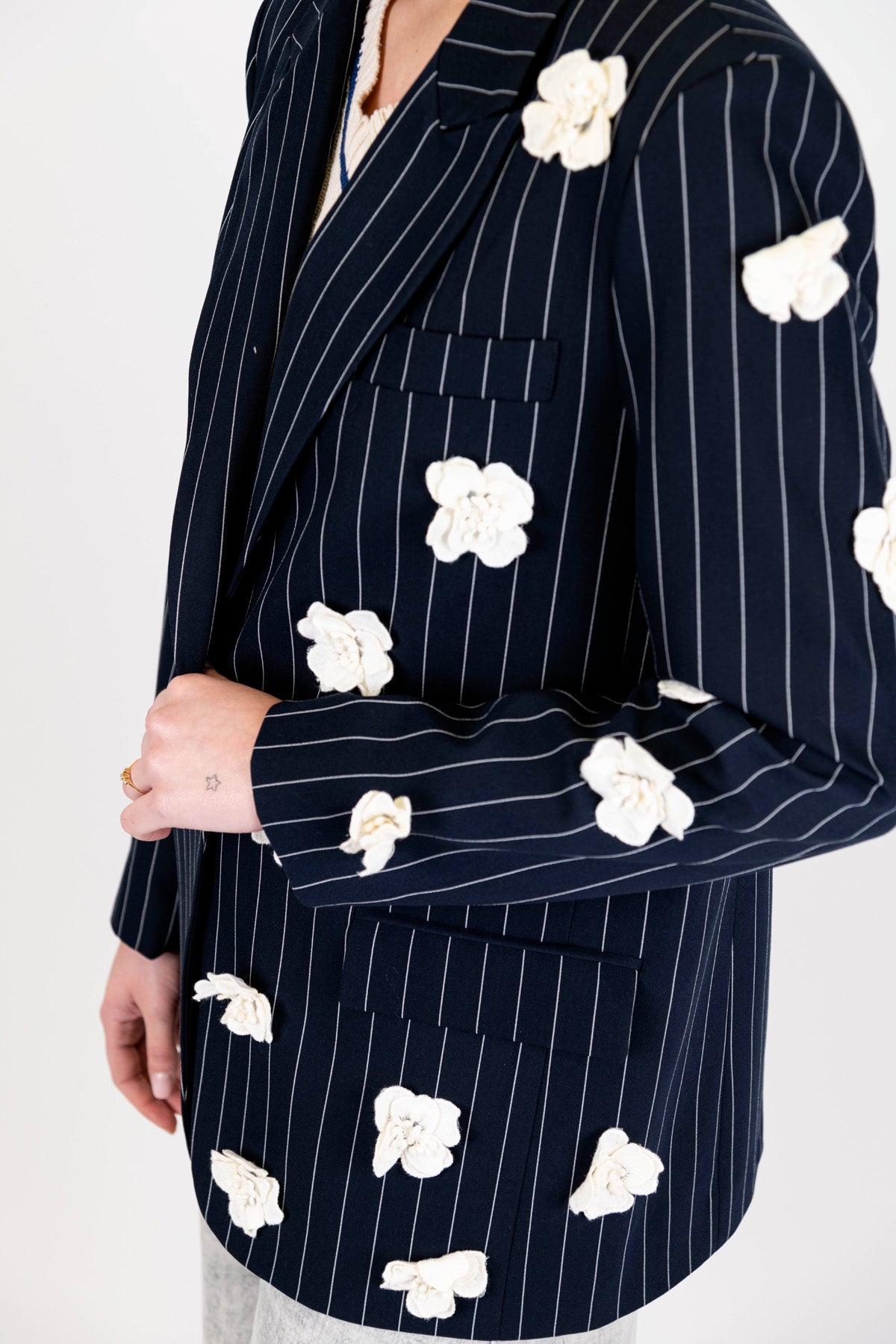 Dixie - Giacca monopetto gessata con apllicazione fiori