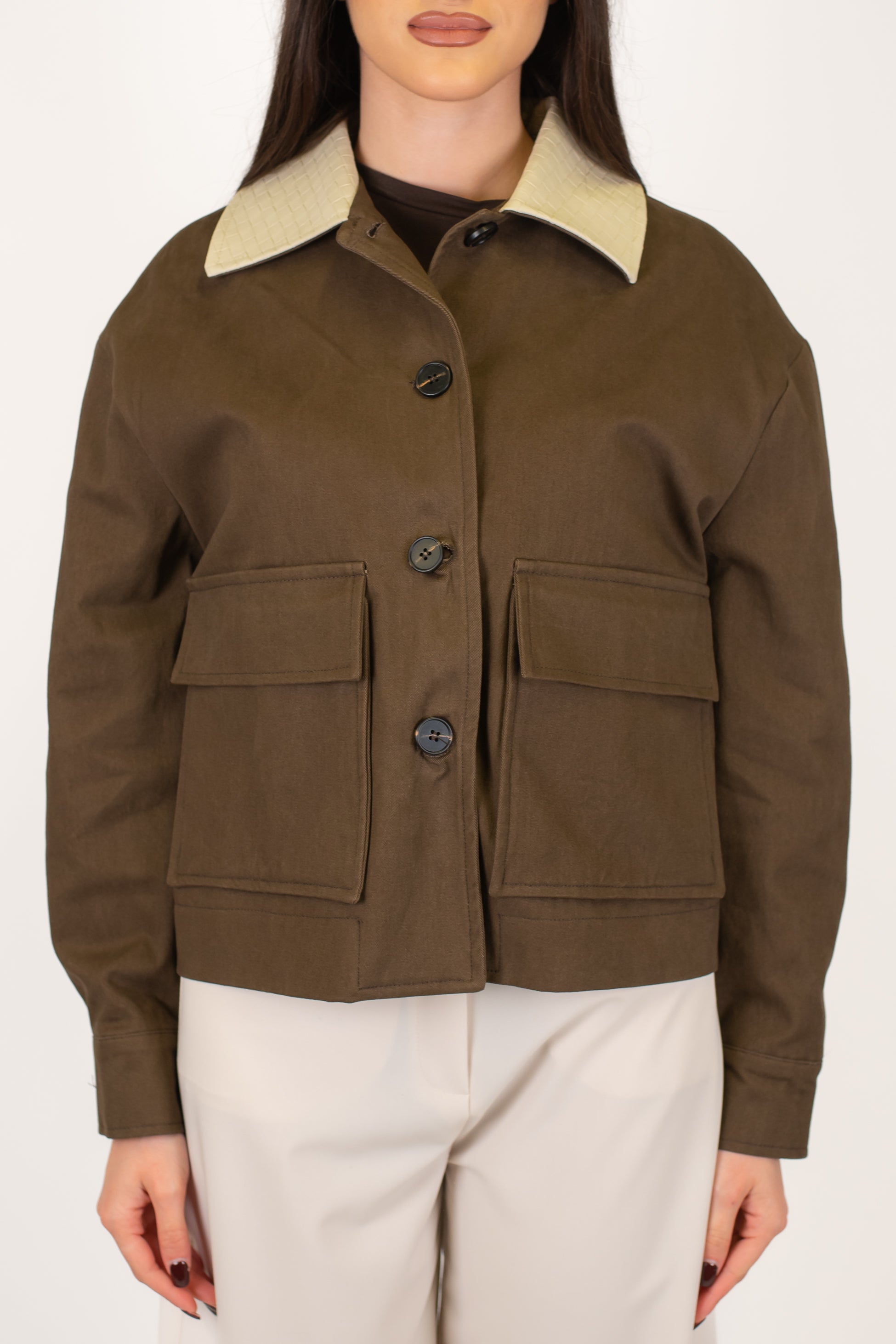 Tensione in - Giubbino in denim colorato con colletto in ecopelle