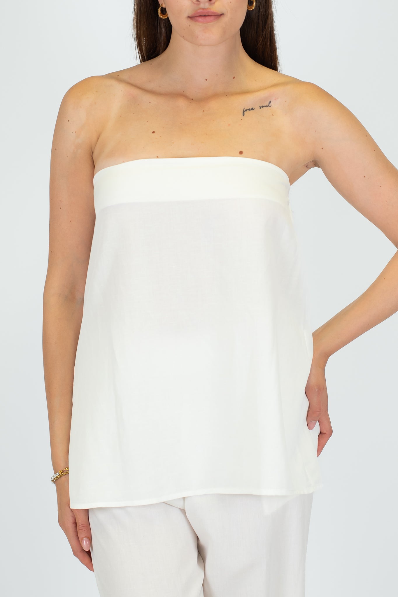 Tensione in - Coordinato in misto lino con top a fascia e pantalone palazzo con elastico sul retro