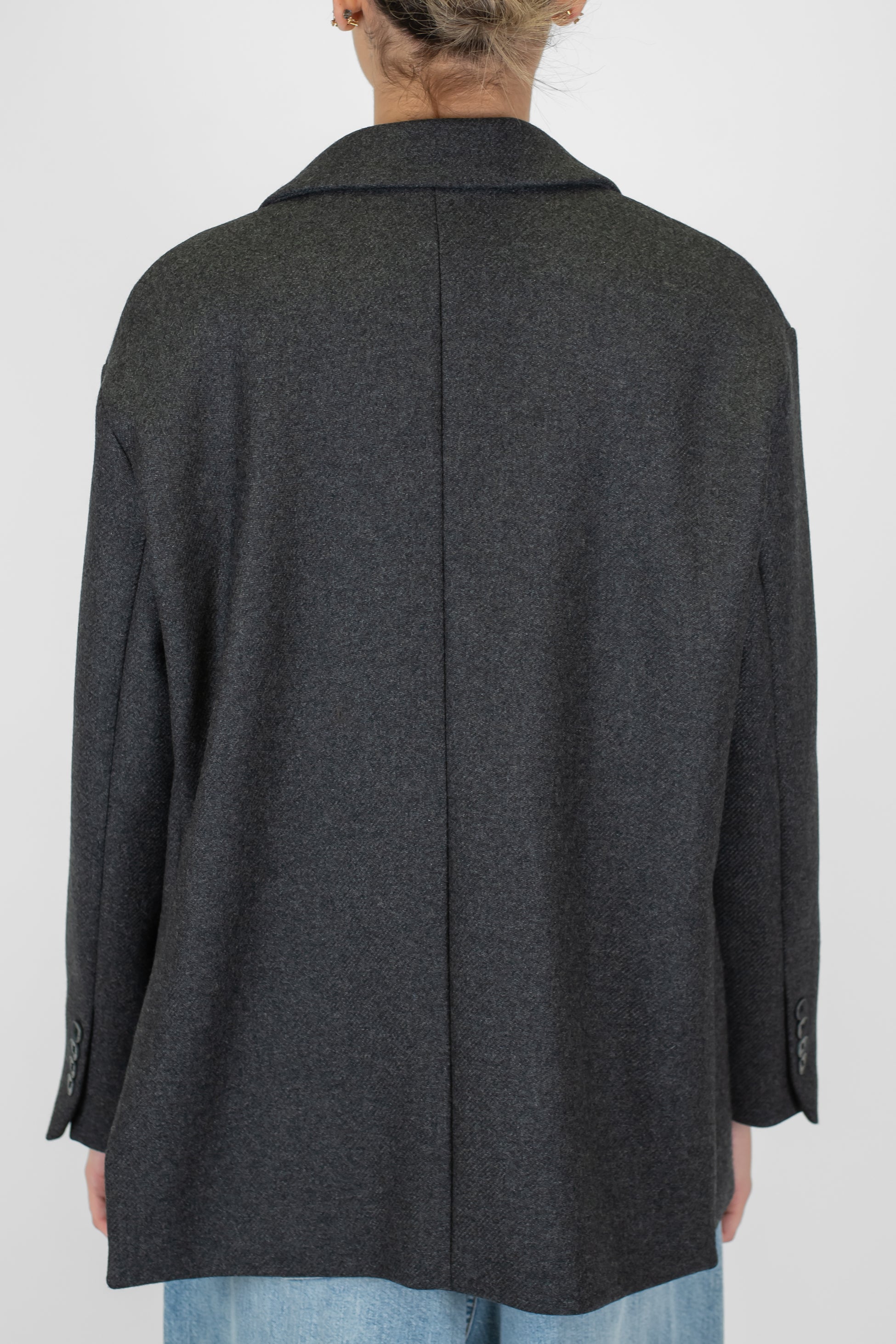 Tensione in - Giacca doppiopetto in misto lana con spilla