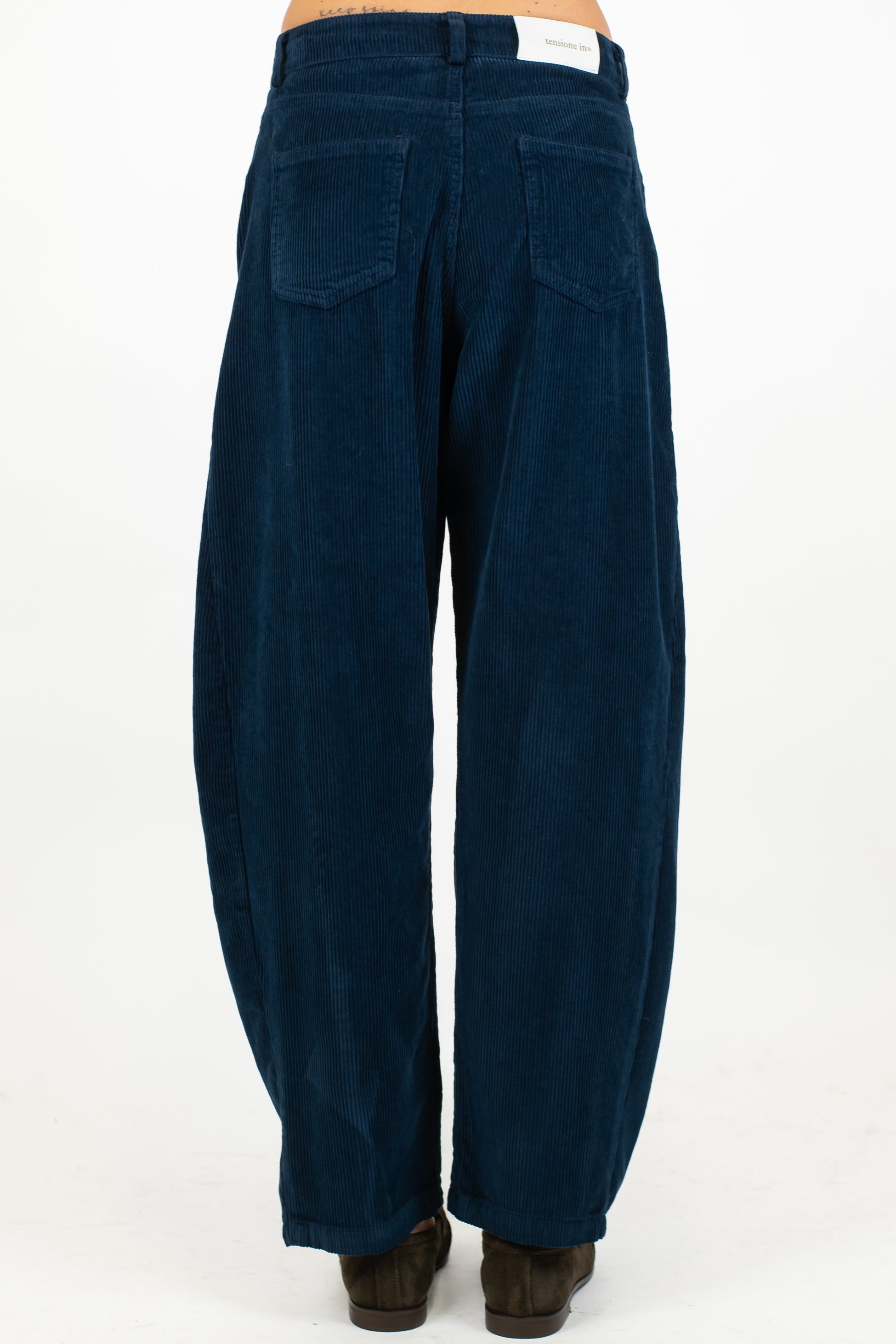 Tensione in - Pantalone balloon in velluto mille righe