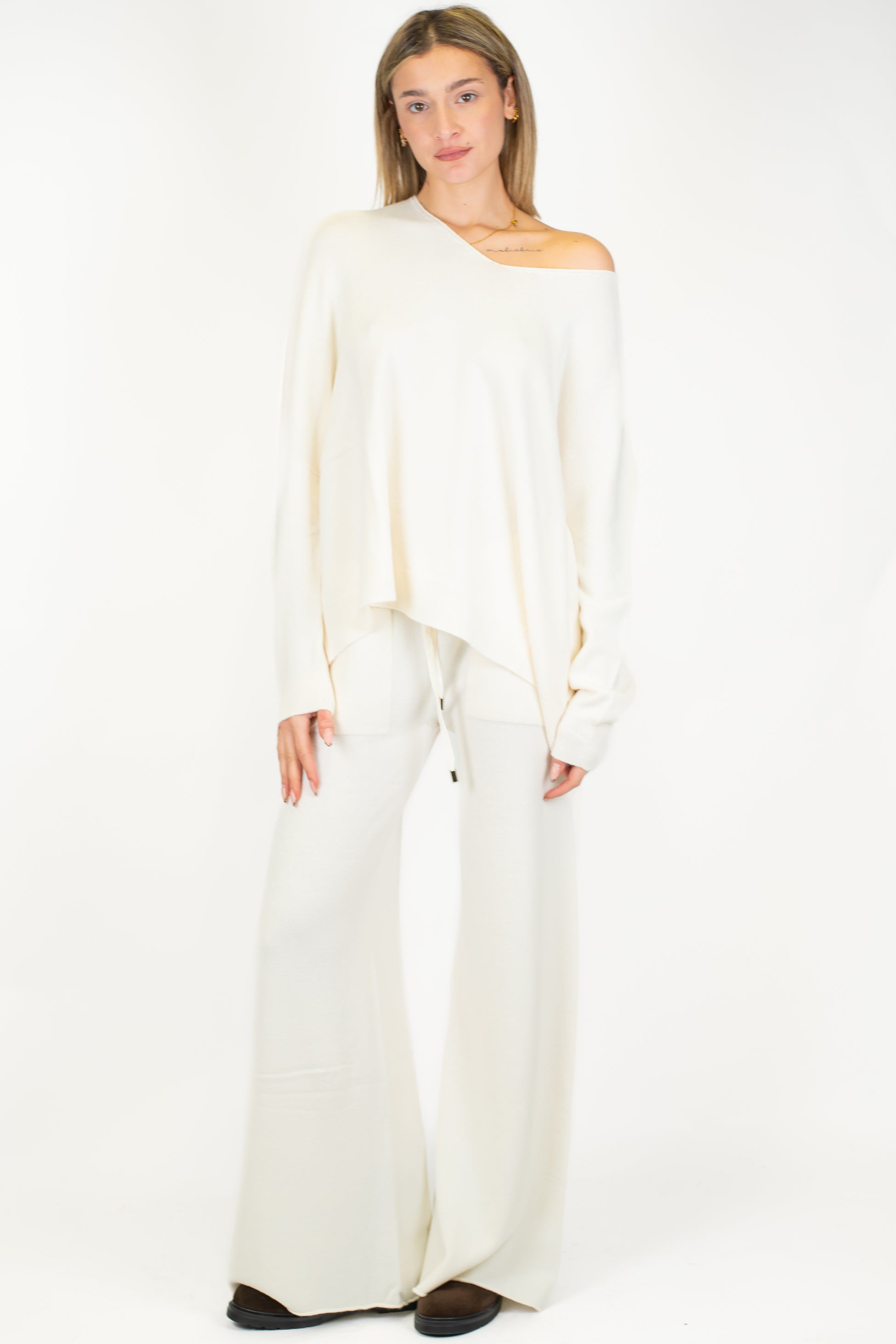 Haveone - Coordinato maglia scollo v e pantalone palazzo con elastico in vita