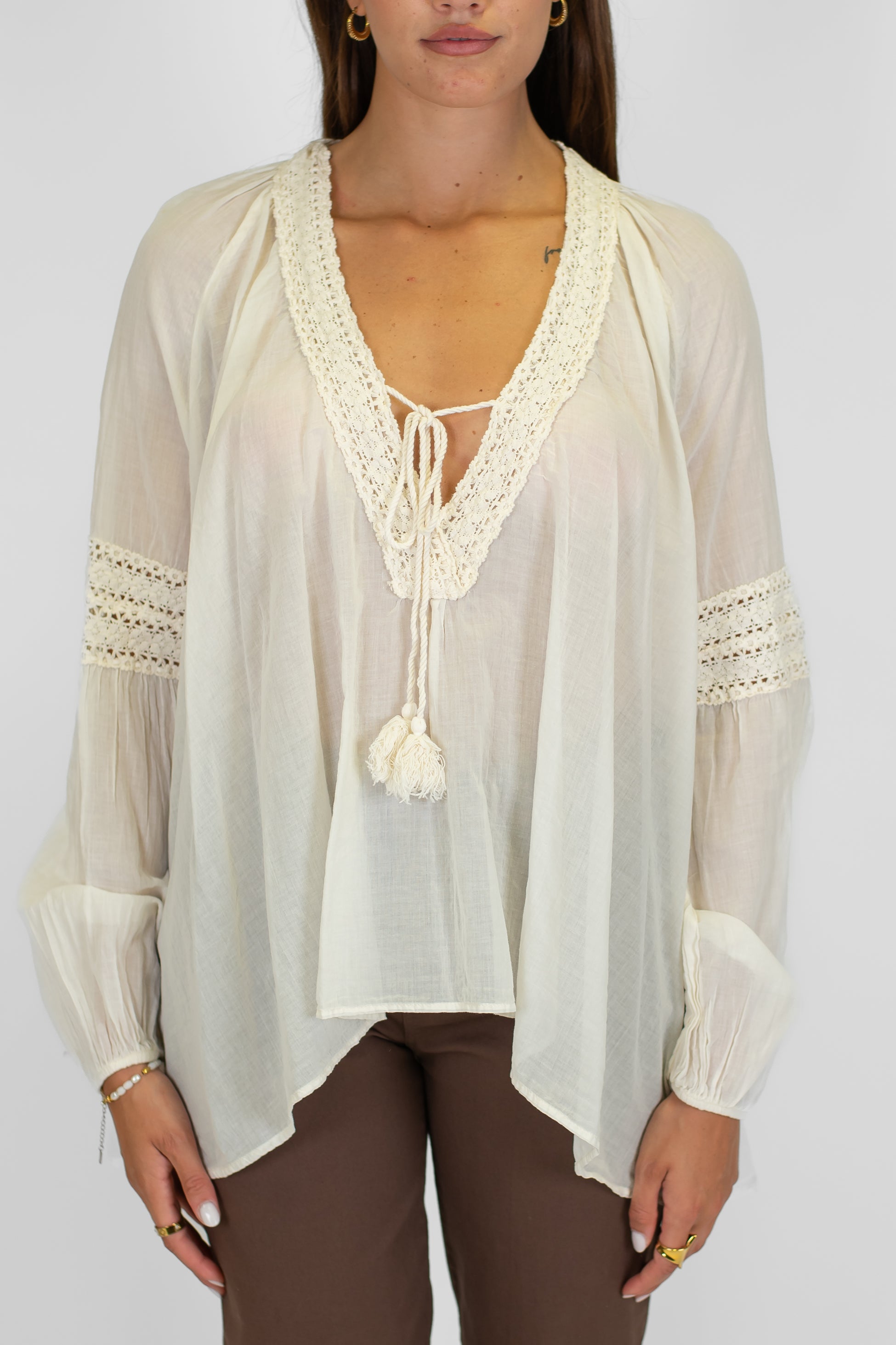 Dixie - Camicia in mussola di cotone scollo V con nappine e crochet