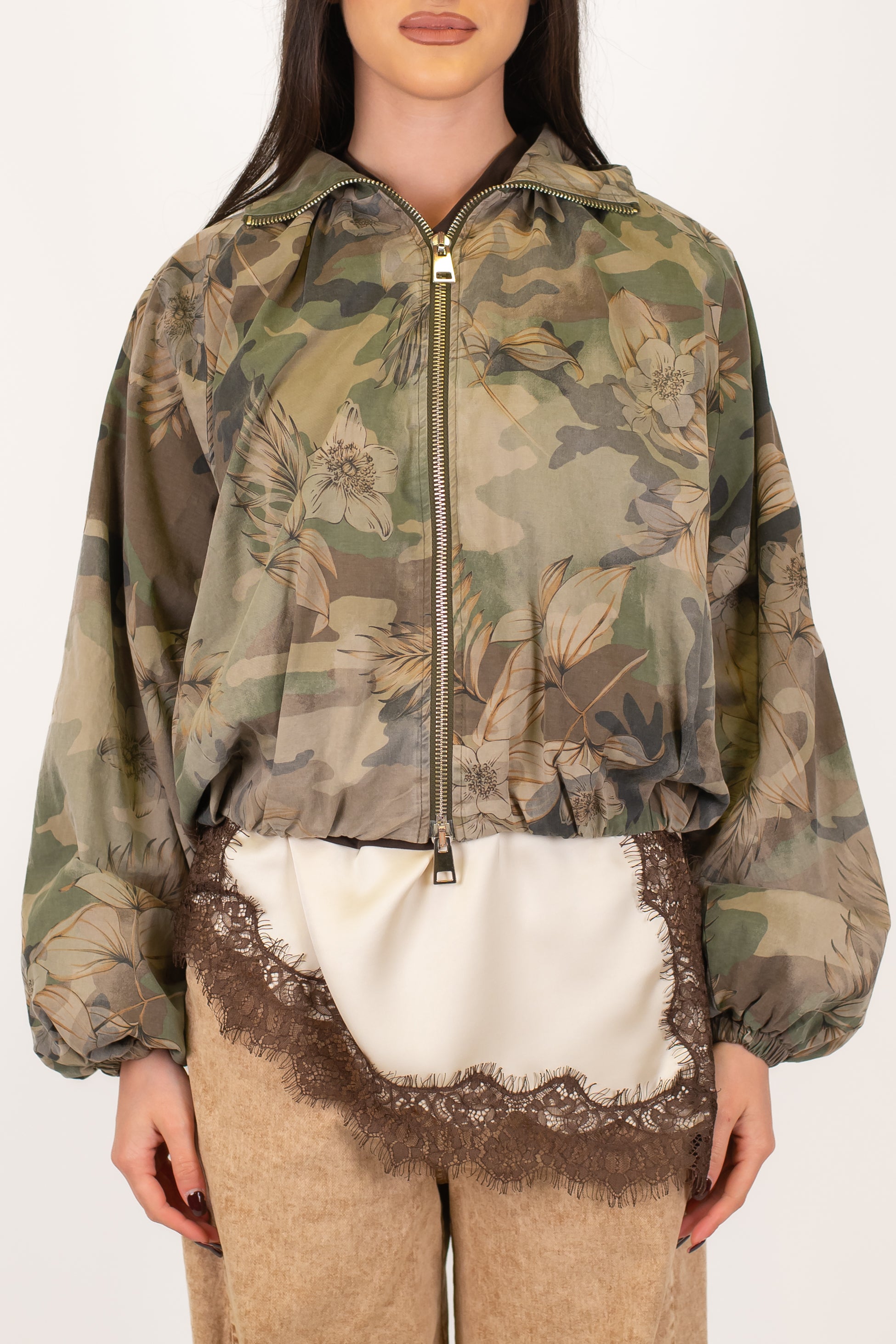 Motel - Bomber crop fantasia camouflage floreale con elastico sul fondo e chiusura zip