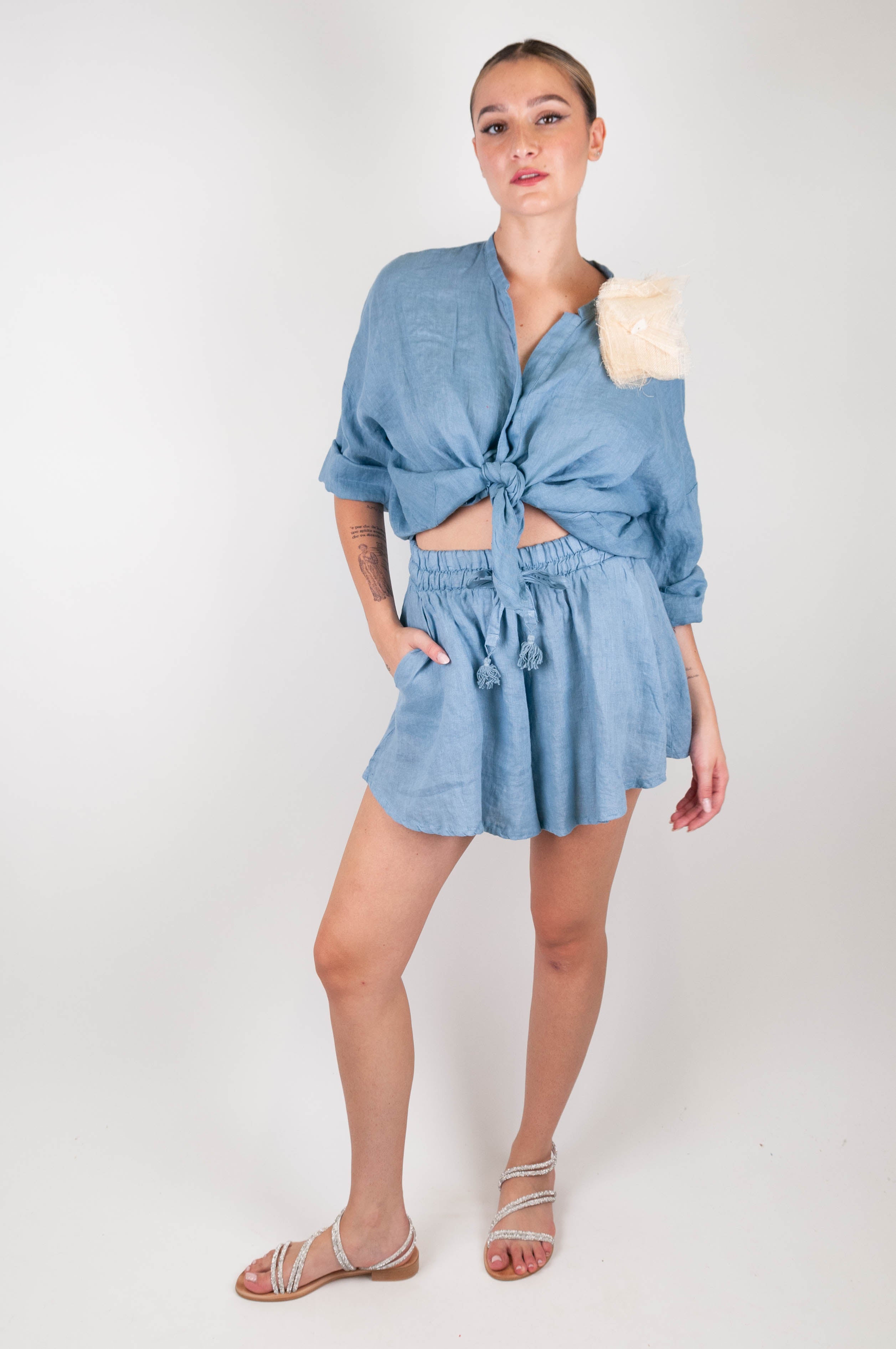 Tensione in - Shorts in puro lino con coulisse ed elastico in vita