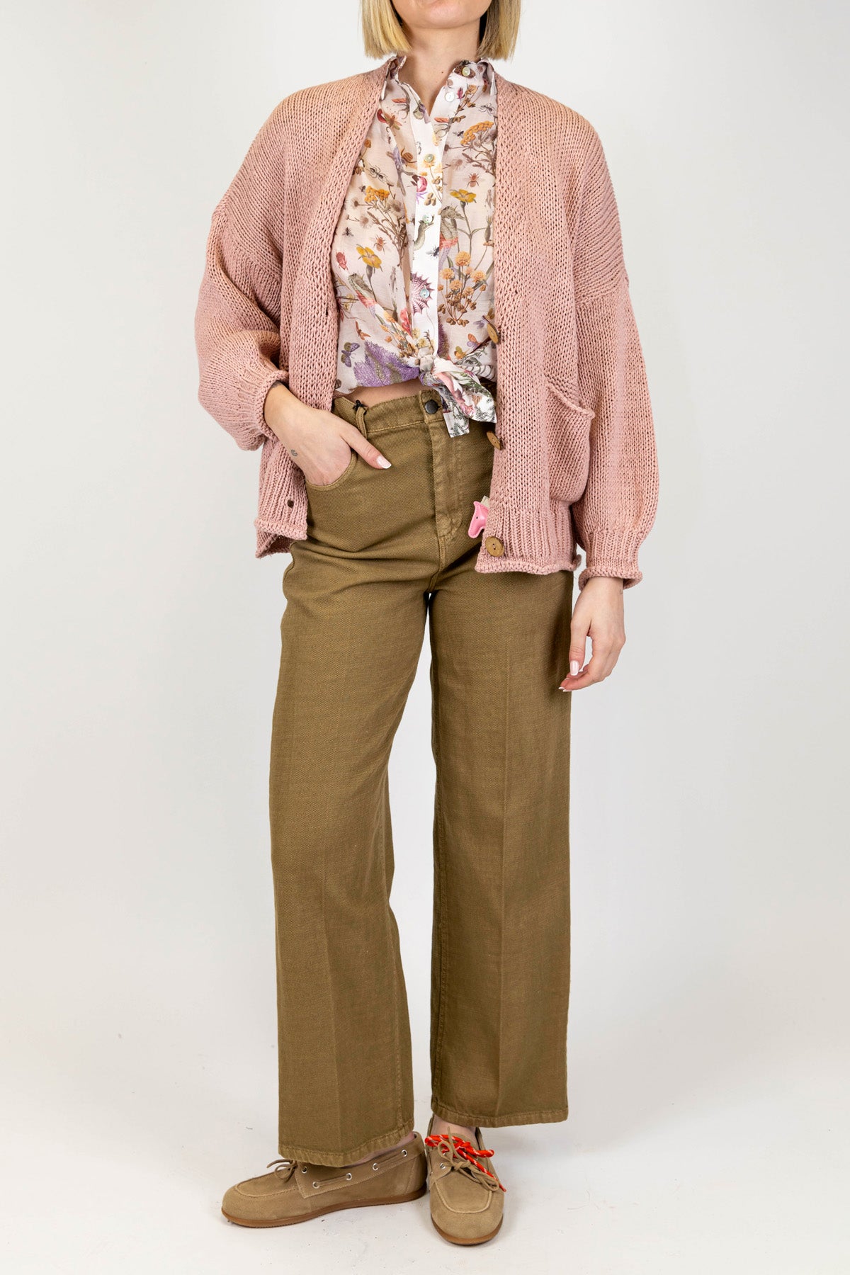 Tensione in - Pantalone in denim colorato con charms ed elastico sul retro