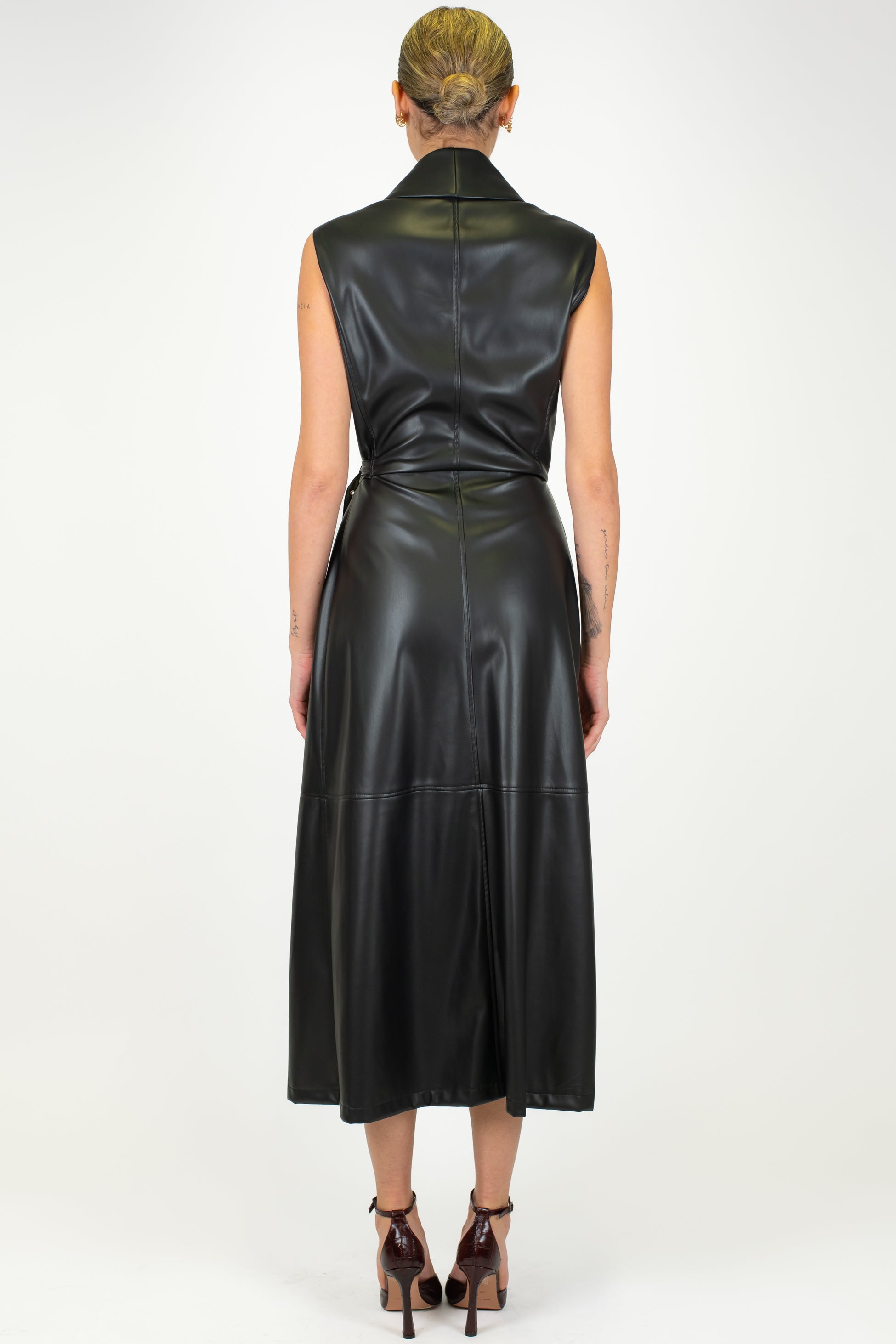 Imperial - Abito in ecopelle lungo senza maniche con cintura laterale