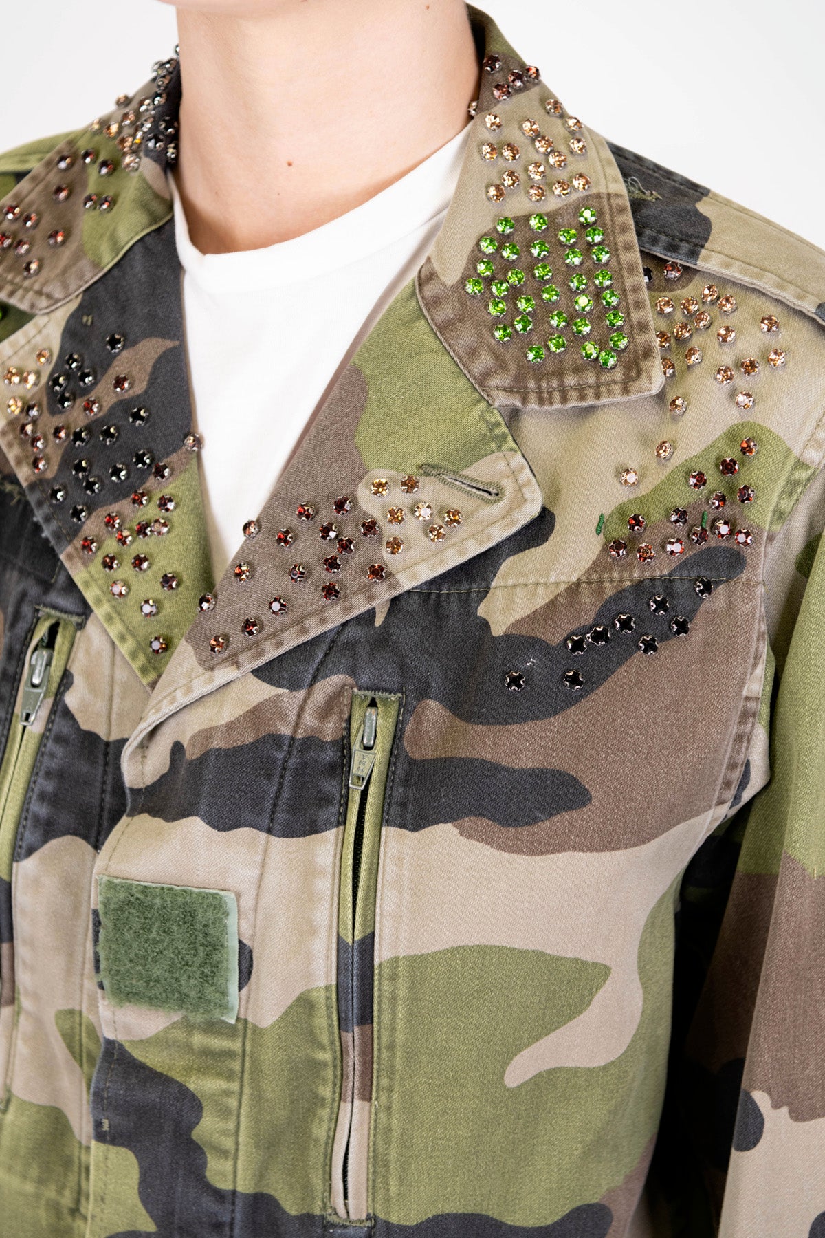 Tensione in - Giacca fantasia camouflage in tessuto vintage con pietre sul rever