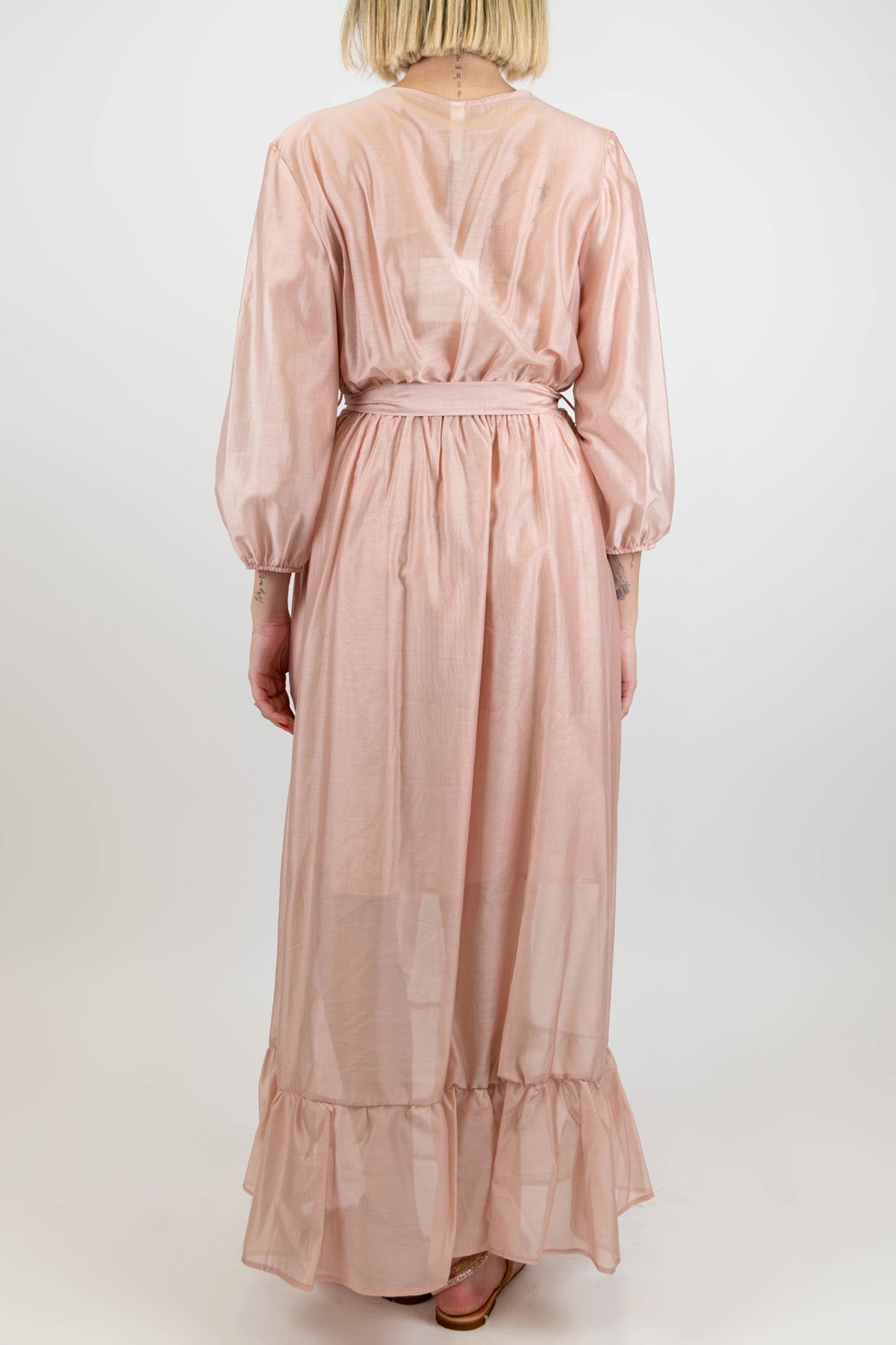 Tensione in - Abito lungo in tencel con scollo a V, spilla fiore e balza sul fondo