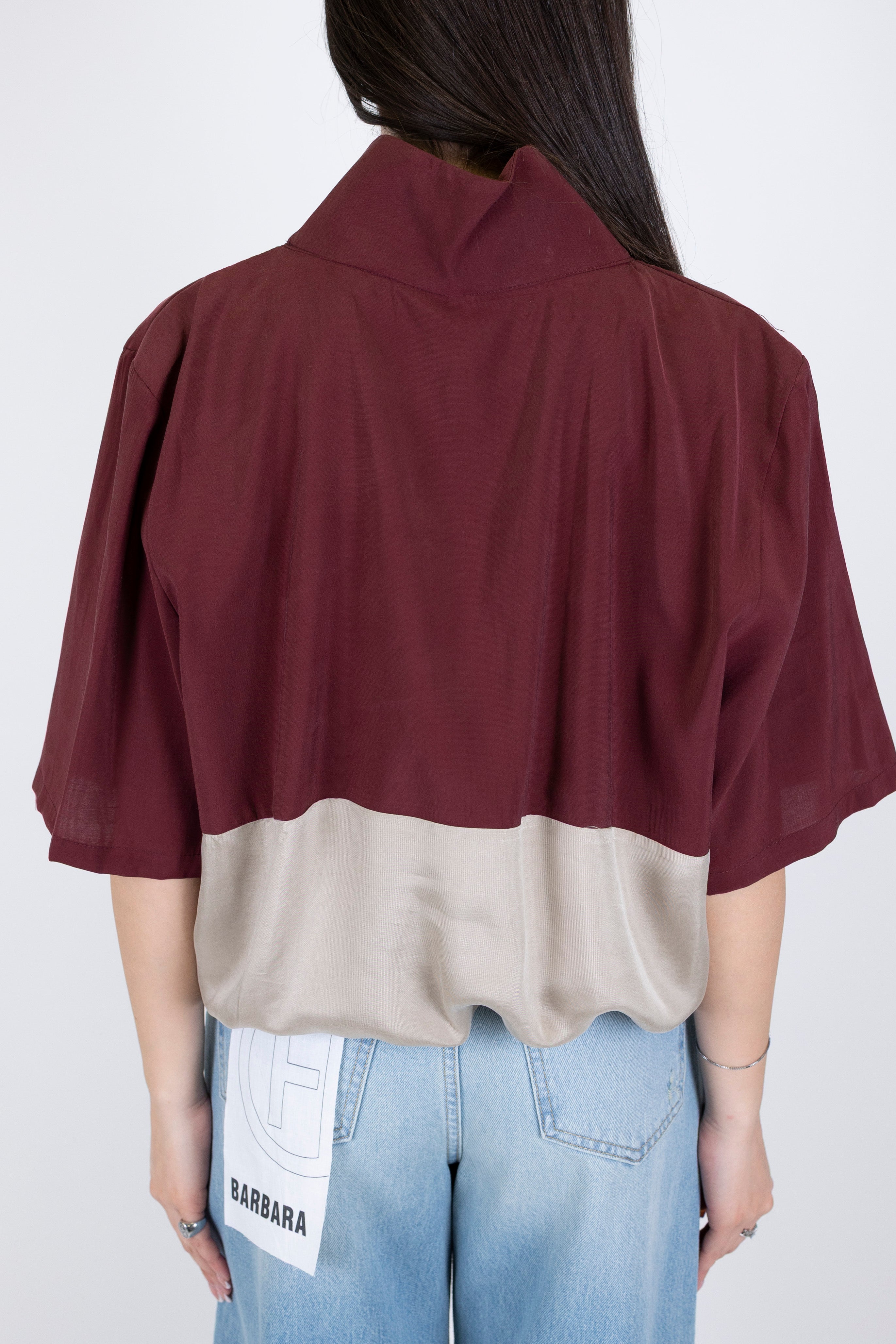 Tensione in - Camicia over mezzamanica in cupro con colore a contrasto ed elastico sul fondo