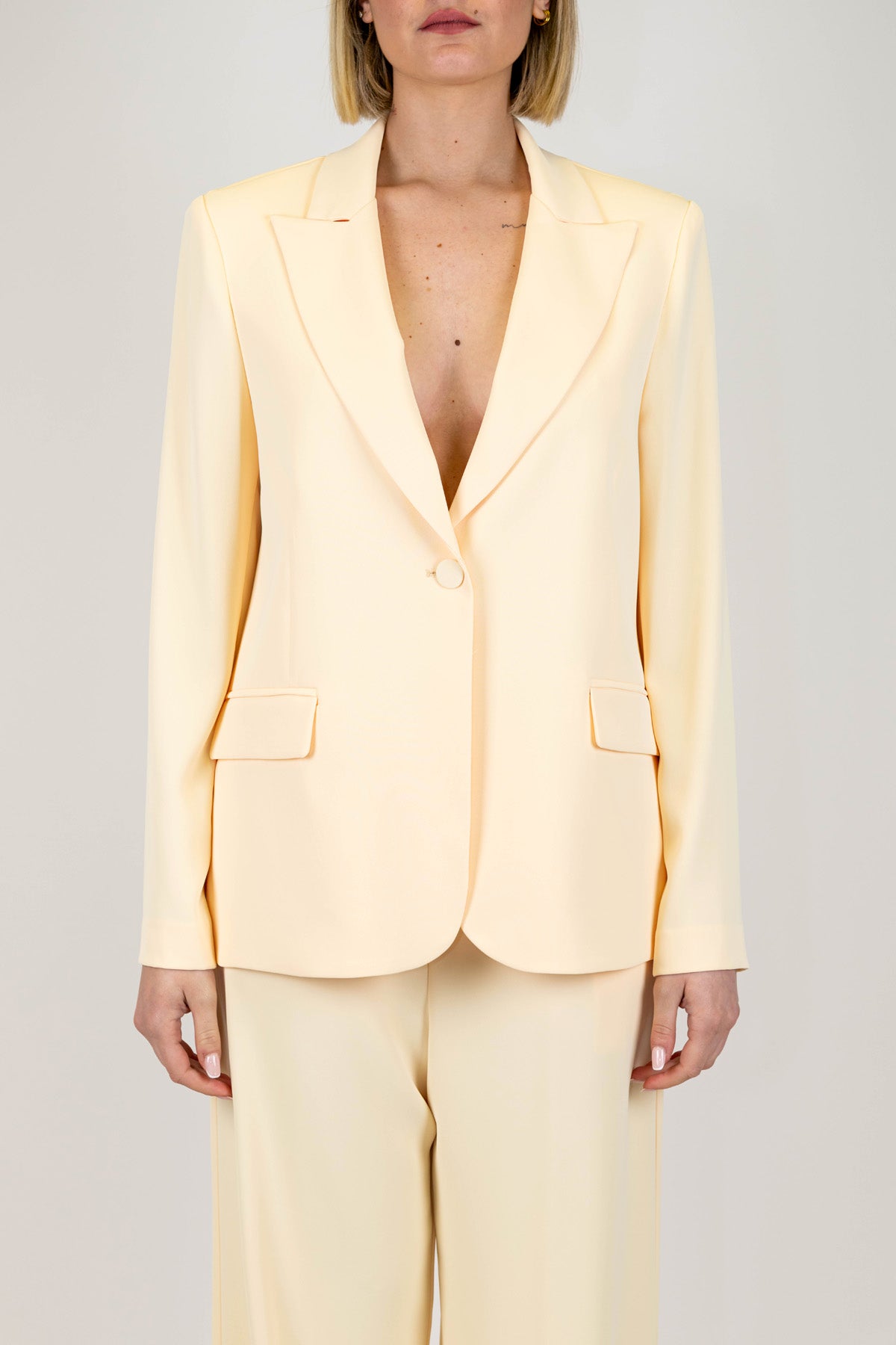 Kontatto - Giacca monopetto in tessuto fluido con chiusura ad un bottone