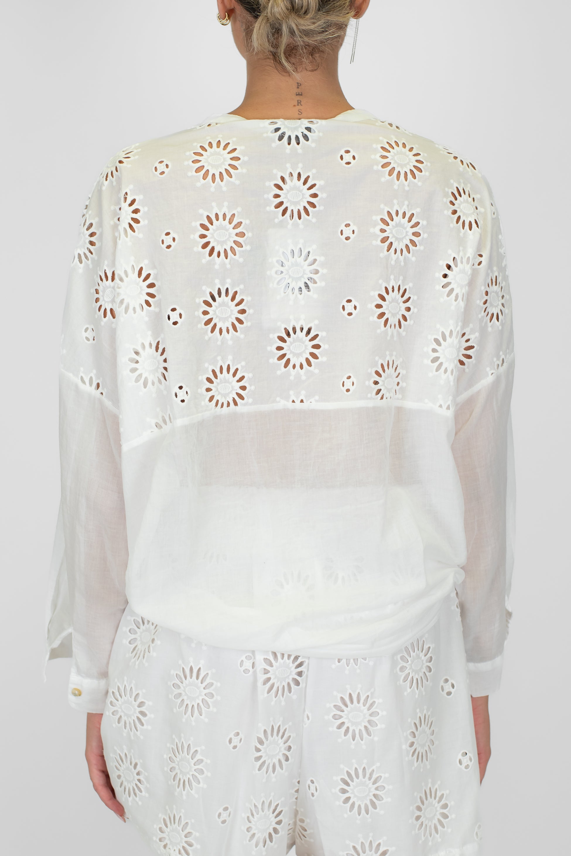 Motel - Camicia in pizzo sangallo con collo coreano