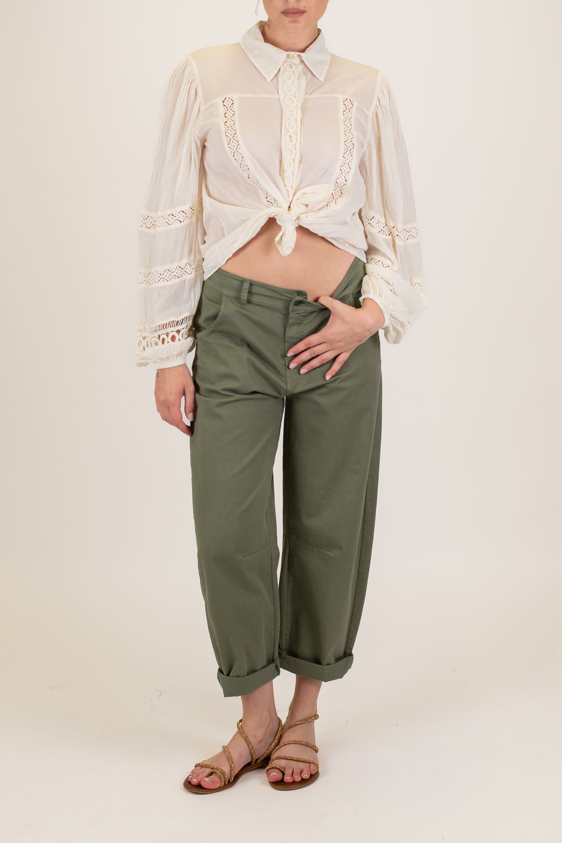 Tensione in - Pantalone modello balloon con elastico sul retro