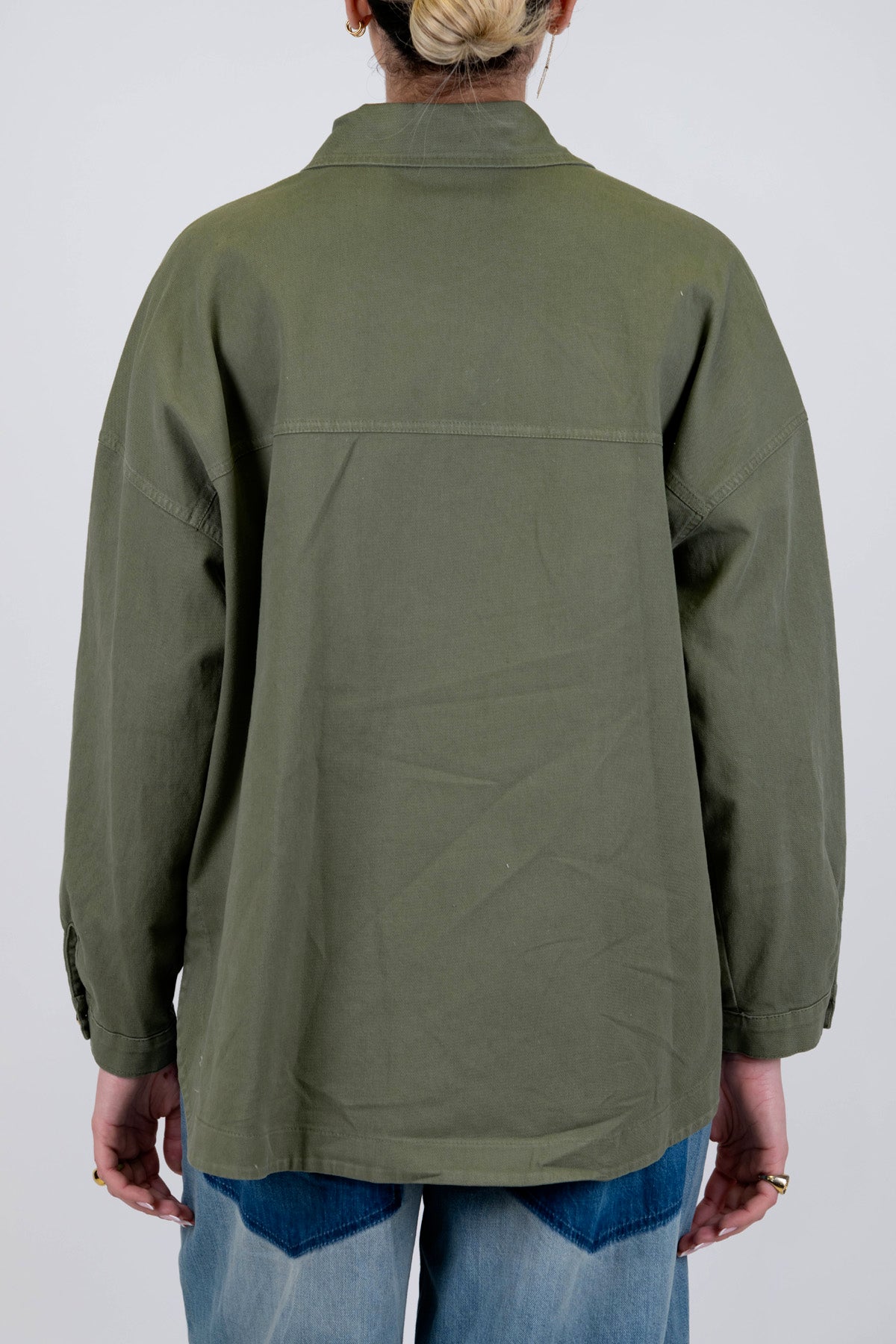 Tensione in - Camicia in denim colorato con patch sul taschino