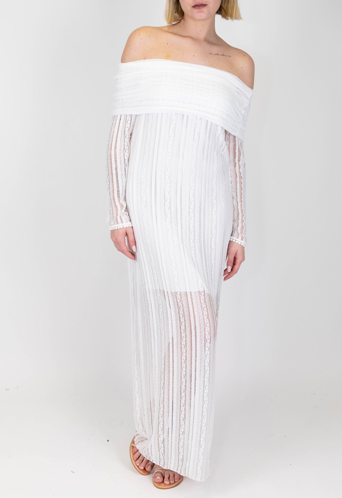 Tensione in - Abito lungo in pizzo e crochet con scollo shiffer