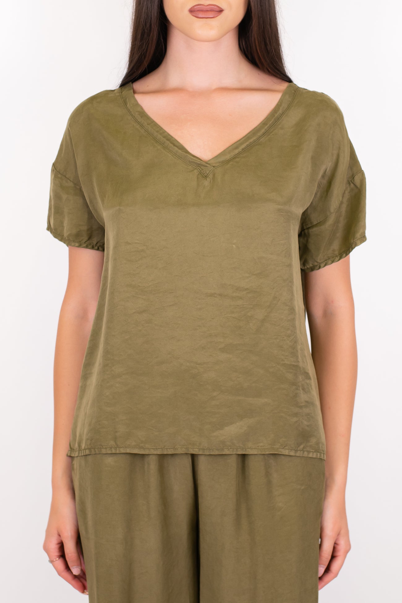 Tensione in - T-shirt scollo a V in lyocell mano cupro